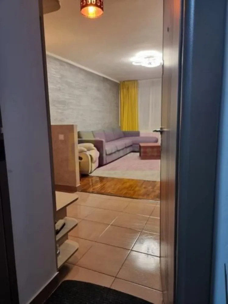 Apartament 3 camere Mega Mall. - Agenia Imobiliara Apulum 94,
Ofera spre vanzare un apartament cu 3 camere, decomandat, situat in zona Pantelimon, MegaMall, intr-un imobil construit in 1976, disponibil la etajul 12 din 14, cu o suprafata de 72.01 mp. 
 Imobilul este reabilitat termic iar apartamentul are certificatul de performanta energetic : clasa B
Blocul este incadrat in grad seismic 2.
Pozitia apartamentului E / S - E : livingul si camera matrimoniala sunt cu vedere spre Lacul Fundeni ( spre est), camera si bucataria spre Sos. Pantelimon (sud -est).
Apartamentul se vinde mobilat si utilat.
Facilitati in proximitate:
• MegaMall – Carrefour si Kaufland;
• Piata Delfinului si Lidl;
• Megaimage / shop&go;
• Stadionul National si Parcul National.
Transport :
• Tramvai : 14, 55 si 36 ;
• Autobuz : 330, 335, 104 si 143 ;
• Troleibuz : 86 si 90 .
Educatie :
• Gradinita nr. 236 (in spatele blocului ) ;
• Gradinita Castel (5 min) ;
• Scoala nr 51 (scoala arondata adresei );
• Scoala nr 49.
Activitati sportive:
• Complex Sportiv Olimpia Bucuresti (basket, volei, inot, ciclism, tenis de camp – 5 min );
• Word Class ( in incinta MegaMall );
• 7oo Fit Club Pantelimon ( 5 min );
• Club Miramar (8 min).
