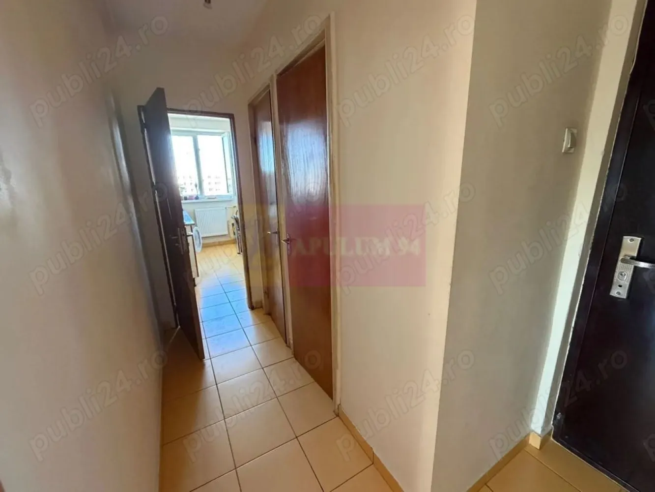 Apartament 2 camere Dr.Taberei - Agentia Imobiliara Apulum 94, va ofera spre vanzare un apartament cu.2 camere circular in cartierul Dr.Taberei,etaj 10 10,supaf.totala 50 mp,anvelopat in 2024,termopane noi,incalzire centralizata,doua lifturi noi,La intrarea din fata blocului se afla statia metrou Romancierilor,statii autobuz 105,136,vis a vis se afla Trattoria Monza{vara muzica live},Il Calcio,Mega Image,la 8 minute de parcul Moghioros si la doua statii de autobuz piata Celibidache
Apartamentul are instalatie sanitara si calorifere schimbate,usa metalica intrare,usi interior schimbate,gresie,faianta,parchet,aer conditionat,doua debarale,balcon inchis termopan.
Apartamentul se vinde partial mobilat.Scara blocului este curata si monitorizata video,vecini linistiti,Apartamentul ofera o priveliste superba,apus de soare deosebit si cand este senin se vad muntii.