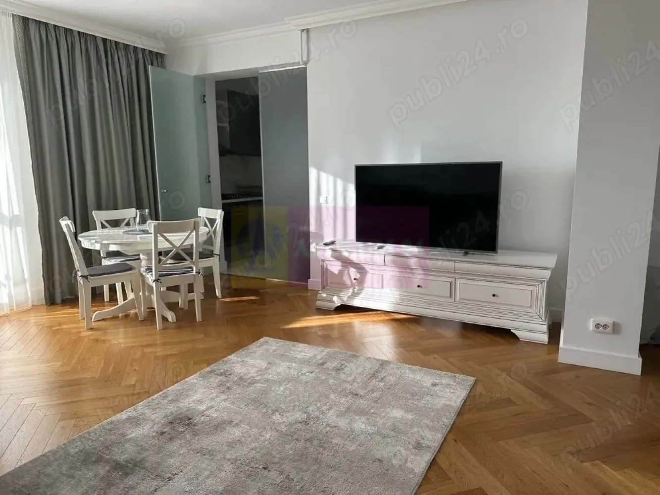 Apartament 2 camere in Complex Vitan Residence - Agentia Imobiliara Apulum 94, va prezinta spre vanzare un apartament 2 camere in Vitan Residence.
Apartamentul se vinde exact ca in poze, finisaje de lux, mobilier Mobexpert! Etaj 10 10. Apartament foarte calduros, cheltuieli intretinere - decente! Suprafața utilă totală : 70 mp
