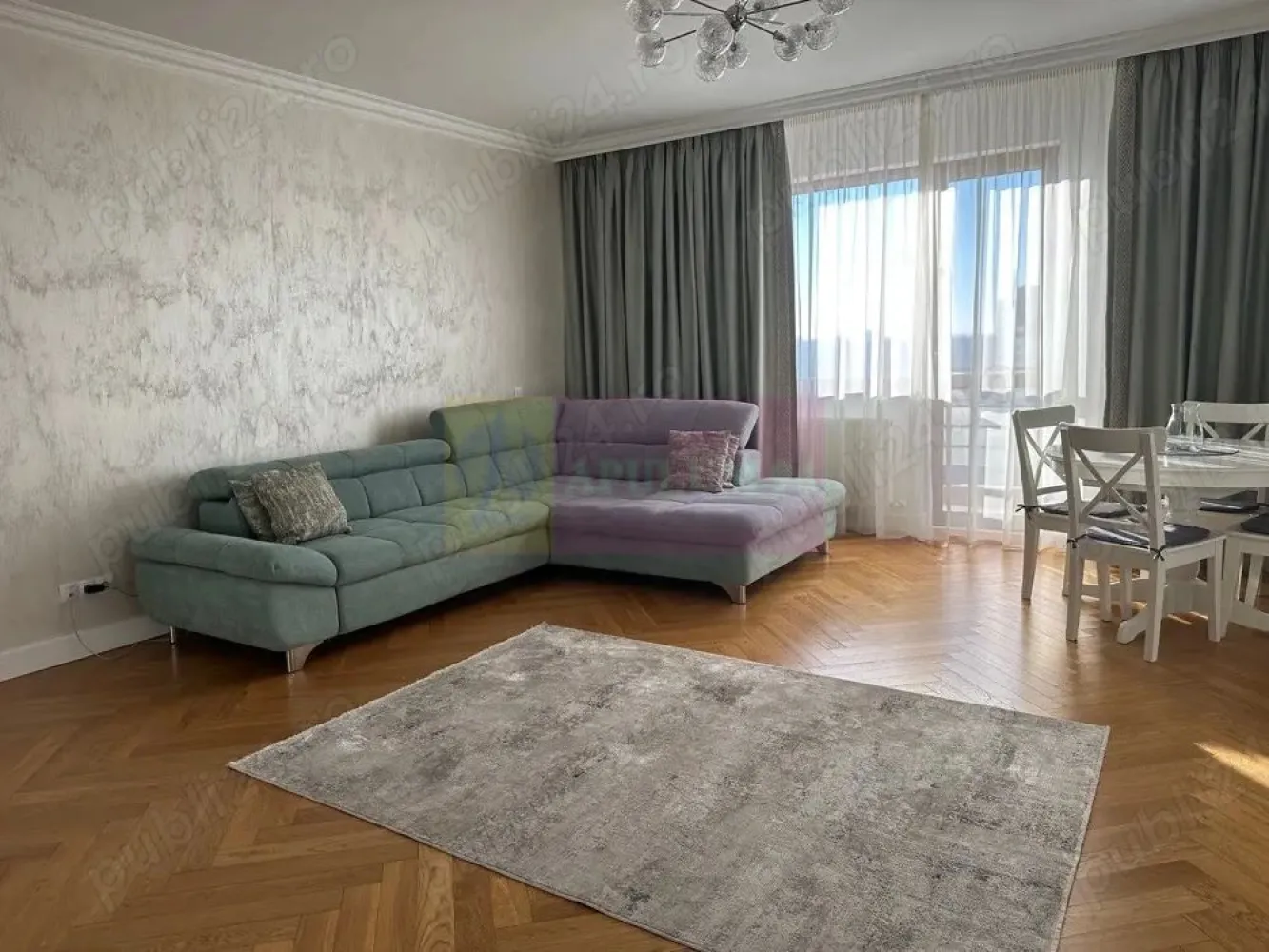 Apartament 2 camere in Complex Vitan Residence - Agentia Imobiliara Apulum 94, va prezinta spre vanzare un apartament 2 camere in Vitan Residence.
Apartamentul se vinde exact ca in poze, finisaje de lux, mobilier Mobexpert! Etaj 10 10. Apartament foarte calduros, cheltuieli intretinere - decente! Suprafața utilă totală : 70 mp