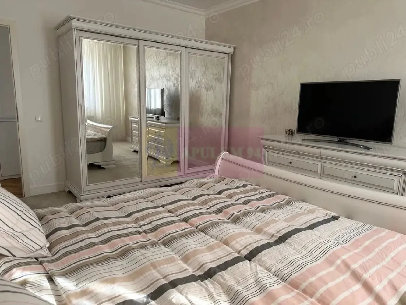 Apartament 2 camere in Complex Vitan Residence - Agentia Imobiliara Apulum 94, va prezinta spre vanzare un apartament 2 camere in Vitan Residence.
Apartamentul se vinde exact ca in poze, finisaje de lux, mobilier Mobexpert! Etaj 10 10. Apartament foarte calduros, cheltuieli intretinere - decente! Suprafața utilă totală : 70 mp