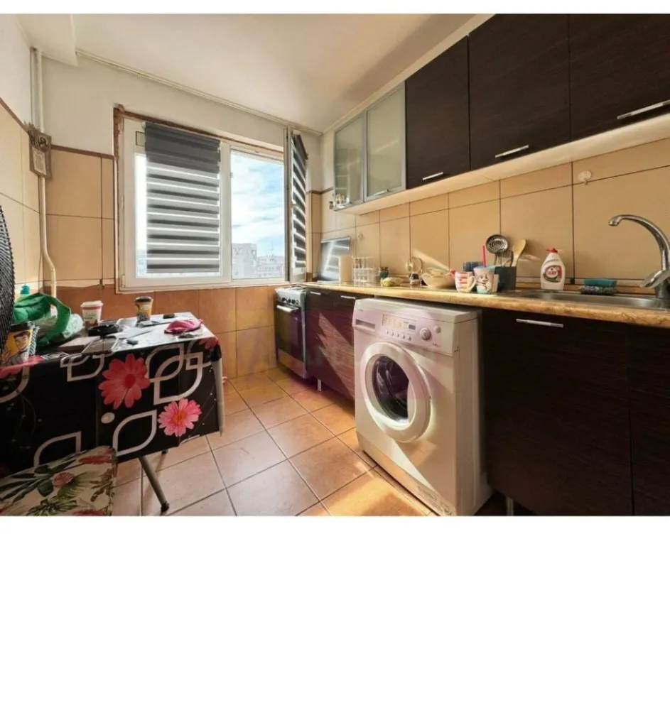 Apartament 2 camere Dristor, langa metrou si Mall Parklake - Agentia Imobiliara Apulum 94, va prezinta spre vanzare un apartament 2 camere Dristor, decomandat, etaj 10/10, mobilat, utilat complet, bloc anvelopat termic, vedere stradală,.
Apartamentul este situat in zona Dristor 2., iar pe jos in 2 minute se ajunge la metrou si 10 minute la MAll Parklake, 
In zona sunt multiple avantaje din punct de vedere al traficului cu mijloace de transport public, avantaje comerciale.
Apartamentul a fost renovat recent, in prezent fiind inchiriat.