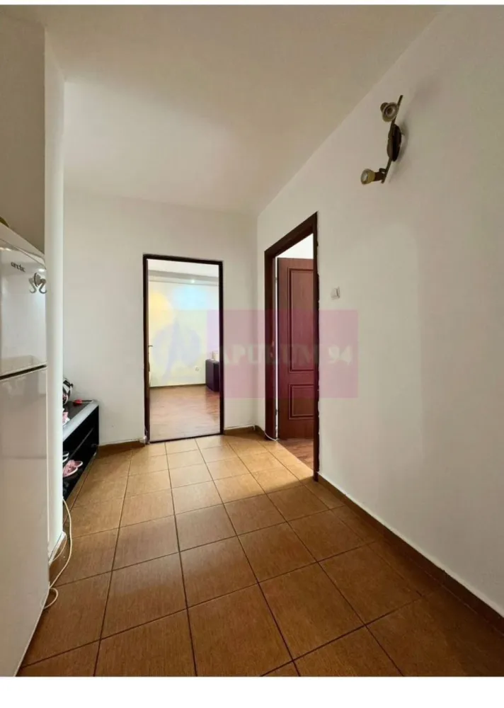 Apartament 2 camere Dristor, langa metrou si Mall Parklake - Agentia Imobiliara Apulum 94, va prezinta spre vanzare un apartament 2 camere Dristor, decomandat, etaj 10/10, mobilat, utilat complet, bloc anvelopat termic, vedere stradală,.
Apartamentul este situat in zona Dristor 2., iar pe jos in 2 minute se ajunge la metrou si 10 minute la MAll Parklake, 
In zona sunt multiple avantaje din punct de vedere al traficului cu mijloace de transport public, avantaje comerciale.
Apartamentul a fost renovat recent, in prezent fiind inchiriat.