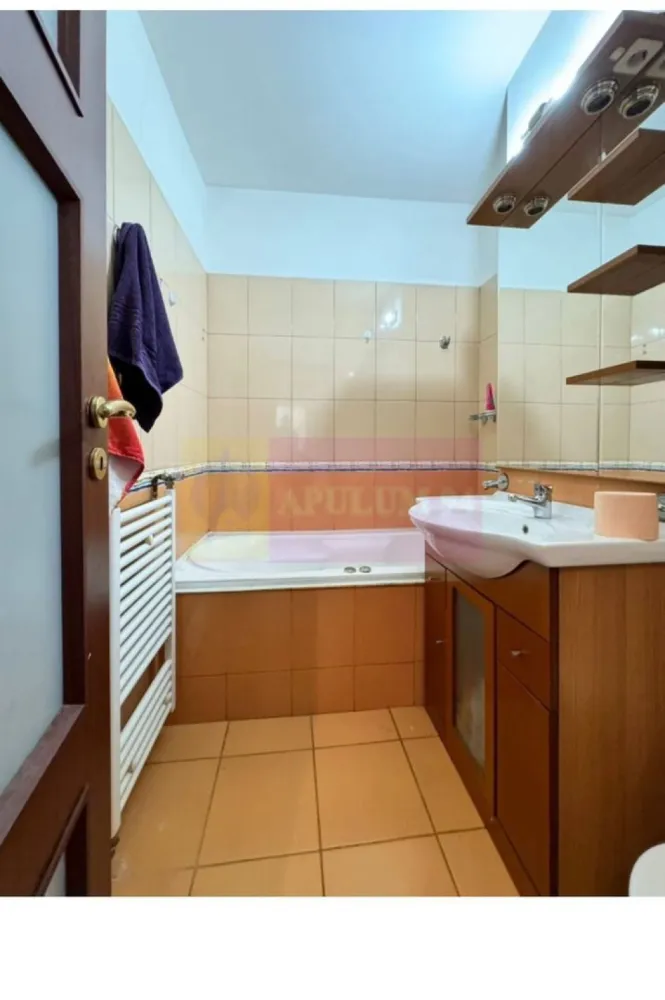 Apartament 2 camere Dristor, langa metrou si Mall Parklake - Agentia Imobiliara Apulum 94, va prezinta spre vanzare un apartament 2 camere Dristor, decomandat, etaj 10/10, mobilat, utilat complet, bloc anvelopat termic, vedere stradală,.
Apartamentul este situat in zona Dristor 2., iar pe jos in 2 minute se ajunge la metrou si 10 minute la MAll Parklake, 
In zona sunt multiple avantaje din punct de vedere al traficului cu mijloace de transport public, avantaje comerciale.
Apartamentul a fost renovat recent, in prezent fiind inchiriat.