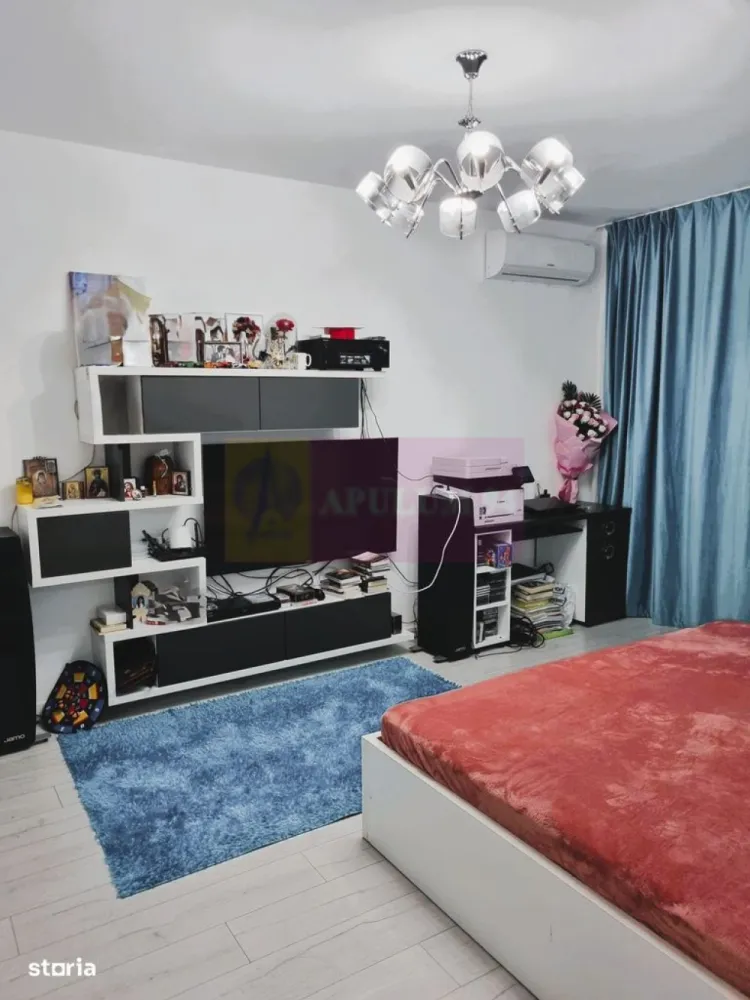Apartament 2 camere, balcon + terasa, Theodor Pallady, ROMCO Residence - Agentia Imobiliara Apulum 94, 
Va propune un apartament de 73.6 mp (suprafața utilă 56,7 mp fără balcon și terasă) situat la etajul 4, într-un bloc cu 6 etaje situat în complexul rezidențial ROMCO. 
Complexul dispune de barieră de acces, 2 locuri de joacă, spații verzi. 
Proprietatea are centrala proprie si incalzire prin pardoseala, este gata de utilizare, construită în trimestrul IV 2022, cu o structură din cărămidă, cu vedere spre interiorul complexului. 
Apartamentul dispune de două camere, balcon, terasă (închise cu termopan cu plasă antiinsecte si incalzire prin pardoseala) și o bucătărie separată. 
Este dotat cu mobilier și aparate electrocasnice: mașină de spălat, frigider, cuptor, plită, televizor și aer condiționat.
Se poate vinde mobilat și utilat prin negociere la vizionare
Prețul nu include loc de parcare care costa 10.000 euro.
Locația este excelentă, în sectorul 3, zona Theodor Pallady. În apropiere, găsești:Școli și grădinițe precum "Complex Educațional Victor Brauner" (Școala 149) și "Magic Land"Magazine de proximitate și supermarketuri, "Carrefour Express"
12 minute metrou Nicolae Teclu
Leroy Merlin, Kaufland, IKEA, METRO, JUMBO, Auchan Titan, Auchan Pallady, Lidl Titan și Theodor Pallady etc.Parcul Teilor, ideal pentru relaxareStații de transport public, inclusiv metrou și autobuze
Diverse restaurante și cafenele,