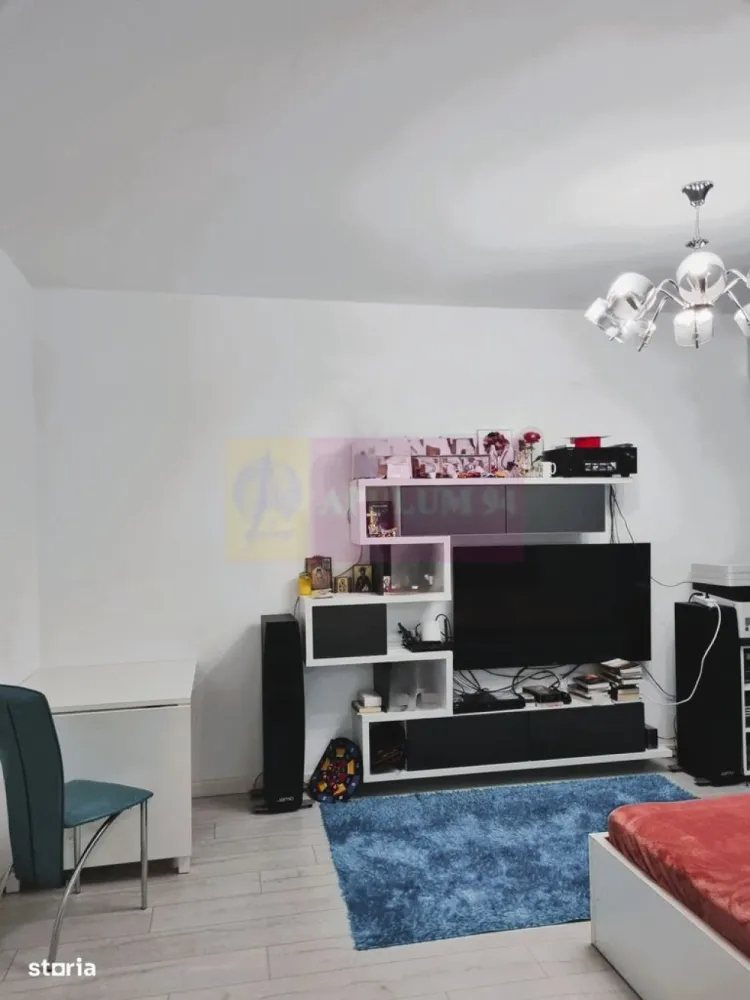 Apartament 2 camere, balcon + terasa, Theodor Pallady, ROMCO Residence - Agentia Imobiliara Apulum 94, 
Va propune un apartament de 73.6 mp (suprafața utilă 56,7 mp fără balcon și terasă) situat la etajul 4, într-un bloc cu 6 etaje situat în complexul rezidențial ROMCO. 
Complexul dispune de barieră de acces, 2 locuri de joacă, spații verzi. 
Proprietatea are centrala proprie si incalzire prin pardoseala, este gata de utilizare, construită în trimestrul IV 2022, cu o structură din cărămidă, cu vedere spre interiorul complexului. 
Apartamentul dispune de două camere, balcon, terasă (închise cu termopan cu plasă antiinsecte si incalzire prin pardoseala) și o bucătărie separată. 
Este dotat cu mobilier și aparate electrocasnice: mașină de spălat, frigider, cuptor, plită, televizor și aer condiționat.
Se poate vinde mobilat și utilat prin negociere la vizionare
Prețul nu include loc de parcare care costa 10.000 euro.
Locația este excelentă, în sectorul 3, zona Theodor Pallady. În apropiere, găsești:Școli și grădinițe precum "Complex Educațional Victor Brauner" (Școala 149) și "Magic Land"Magazine de proximitate și supermarketuri, "Carrefour Express"
12 minute metrou Nicolae Teclu
Leroy Merlin, Kaufland, IKEA, METRO, JUMBO, Auchan Titan, Auchan Pallady, Lidl Titan și Theodor Pallady etc.Parcul Teilor, ideal pentru relaxareStații de transport public, inclusiv metrou și autobuze
Diverse restaurante și cafenele,