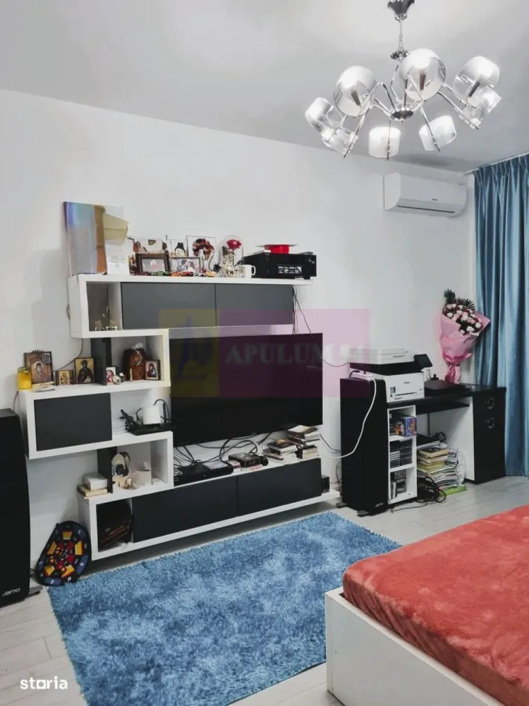 Apartament 2 camere, balcon + terasa, Theodor Pallady, ROMCO Residence - Agentia Imobiliara Apulum 94, 
Va propune un apartament de 73.6 mp (suprafața utilă 56,7 mp fără balcon și terasă) situat la etajul 4, într-un bloc cu 6 etaje situat în complexul rezidențial ROMCO. 
Complexul dispune de barieră de acces, 2 locuri de joacă, spații verzi. 
Proprietatea are centrala proprie si incalzire prin pardoseala, este gata de utilizare, construită în trimestrul IV 2022, cu o structură din cărămidă, cu vedere spre interiorul complexului. 
Apartamentul dispune de două camere, balcon, terasă (închise cu termopan cu plasă antiinsecte si incalzire prin pardoseala) și o bucătărie separată. 
Este dotat cu mobilier și aparate electrocasnice: mașină de spălat, frigider, cuptor, plită, televizor și aer condiționat.
Se poate vinde mobilat și utilat prin negociere la vizionare
Prețul nu include loc de parcare care costa 10.000 euro.
Locația este excelentă, în sectorul 3, zona Theodor Pallady. În apropiere, găsești:Școli și grădinițe precum "Complex Educațional Victor Brauner" (Școala 149) și "Magic Land"Magazine de proximitate și supermarketuri, "Carrefour Express"
12 minute metrou Nicolae Teclu
Leroy Merlin, Kaufland, IKEA, METRO, JUMBO, Auchan Titan, Auchan Pallady, Lidl Titan și Theodor Pallady etc.Parcul Teilor, ideal pentru relaxareStații de transport public, inclusiv metrou și autobuze
Diverse restaurante și cafenele,
