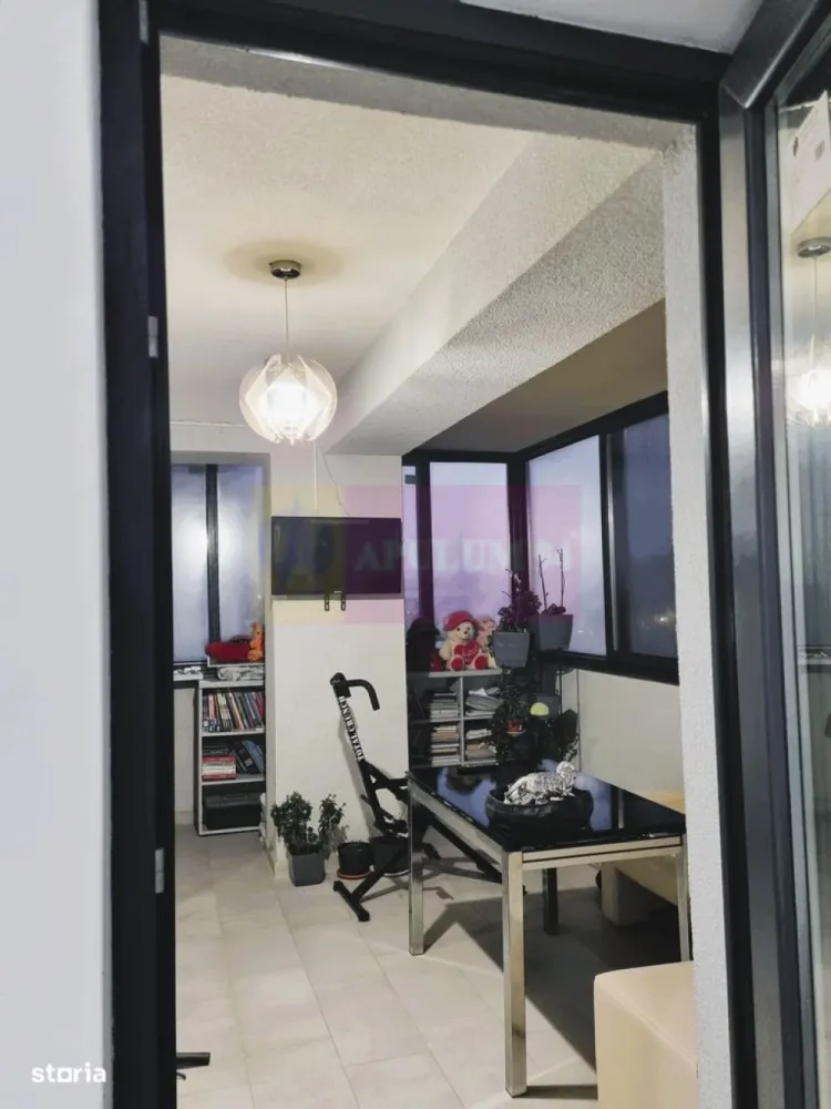 Apartament 2 camere, balcon + terasa, Theodor Pallady, ROMCO Residence - Agentia Imobiliara Apulum 94, 
Va propune un apartament de 73.6 mp (suprafața utilă 56,7 mp fără balcon și terasă) situat la etajul 4, într-un bloc cu 6 etaje situat în complexul rezidențial ROMCO. 
Complexul dispune de barieră de acces, 2 locuri de joacă, spații verzi. 
Proprietatea are centrala proprie si incalzire prin pardoseala, este gata de utilizare, construită în trimestrul IV 2022, cu o structură din cărămidă, cu vedere spre interiorul complexului. 
Apartamentul dispune de două camere, balcon, terasă (închise cu termopan cu plasă antiinsecte si incalzire prin pardoseala) și o bucătărie separată. 
Este dotat cu mobilier și aparate electrocasnice: mașină de spălat, frigider, cuptor, plită, televizor și aer condiționat.
Se poate vinde mobilat și utilat prin negociere la vizionare
Prețul nu include loc de parcare care costa 10.000 euro.
Locația este excelentă, în sectorul 3, zona Theodor Pallady. În apropiere, găsești:Școli și grădinițe precum "Complex Educațional Victor Brauner" (Școala 149) și "Magic Land"Magazine de proximitate și supermarketuri, "Carrefour Express"
12 minute metrou Nicolae Teclu
Leroy Merlin, Kaufland, IKEA, METRO, JUMBO, Auchan Titan, Auchan Pallady, Lidl Titan și Theodor Pallady etc.Parcul Teilor, ideal pentru relaxareStații de transport public, inclusiv metrou și autobuze
Diverse restaurante și cafenele,