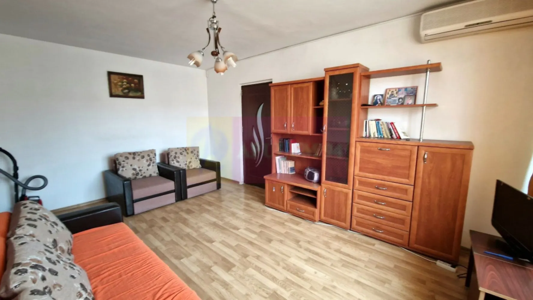 Apartament 2 camere Alexandru Obregia, la Fantana Florilor, sect 4 - Agentia Imobiliara Apulum 94, va prezinta spre vanzare un apartament cu 2 camere ce se afla la o distanta de 10 min. mers pana la metrou Piata Sudului. Bloc reabilitat termic.
Apartament călduros cu costuri minime de întreținere.
Blocul este trecut in urgenta III, insa se poate asigura consultanta in vederea obtinerii creditului imobiliar si perfectarii actelor notariale.