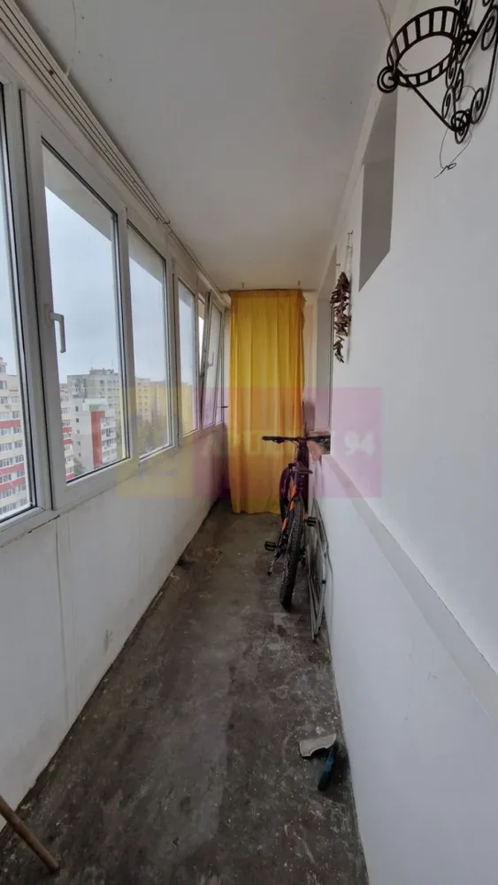 Apartament 2 camere Alexandru Obregia, la Fantana Florilor, sect 4 - Agentia Imobiliara Apulum 94, va prezinta spre vanzare un apartament cu 2 camere ce se afla la o distanta de 10 min. mers pana la metrou Piata Sudului. Bloc reabilitat termic.
Apartament călduros cu costuri minime de întreținere.
Blocul este trecut in urgenta III, insa se poate asigura consultanta in vederea obtinerii creditului imobiliar si perfectarii actelor notariale.
