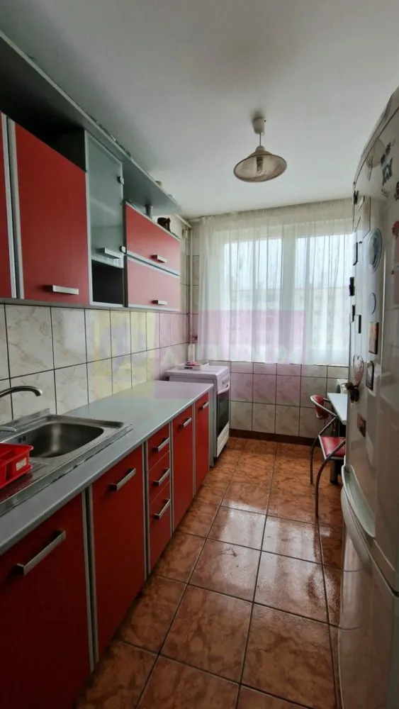 Apartament 2 camere Alexandru Obregia, la Fantana Florilor, sect 4 - Agentia Imobiliara Apulum 94, va prezinta spre vanzare un apartament cu 2 camere ce se afla la o distanta de 10 min. mers pana la metrou Piata Sudului. Bloc reabilitat termic.
Apartament călduros cu costuri minime de întreținere.
Blocul este trecut in urgenta III, insa se poate asigura consultanta in vederea obtinerii creditului imobiliar si perfectarii actelor notariale.