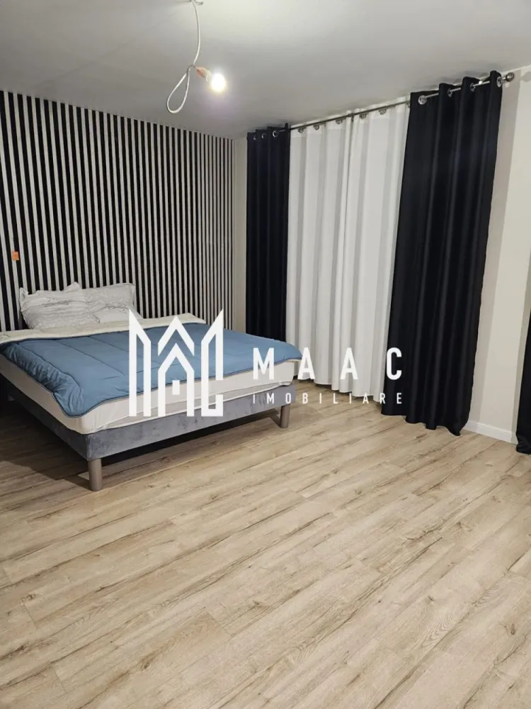 Casa Individuala I 5 Camere I 550 mp Curte I Cisnadie - Se oferă spre vânzare o casă spațioasă, cu suprafață utilă de 160 mp, situată în Cisnădie, într-o zonă liniștită, ideală pentru locuire permanentă. Proprietatea beneficiază de un teren liber de 550 mp, oferind spațiu generos pentru curte, grădină sau zone de relaxare. Compartimentare: 5 camere, dintre care 4 dormitoare și 1 living spațios 2 băi, modern amenajate 1 bucătărie 3 terase, ideale pentru relaxare Pivniță și spații de depozitare Detalii suplimentare: Suprafață utilă: 163 mp Teren liber: 550 mp Imobilul se predă la cheie la interior, fiind complet mobilat și utilat Exteriorul este la roșu, oferind posibilitatea de personalizare conform preferințelor Construcție solidă, cu potențial ridicat Această proprietate este ideală pentru o familie care își dorește spațiu, liniște și posibilitatea de a-și amenaja exteriorul după propriul gust, într-o zonă bine poziționată din Cisnădie. Pentru informati si vizionari: ID: CP2861326 }}