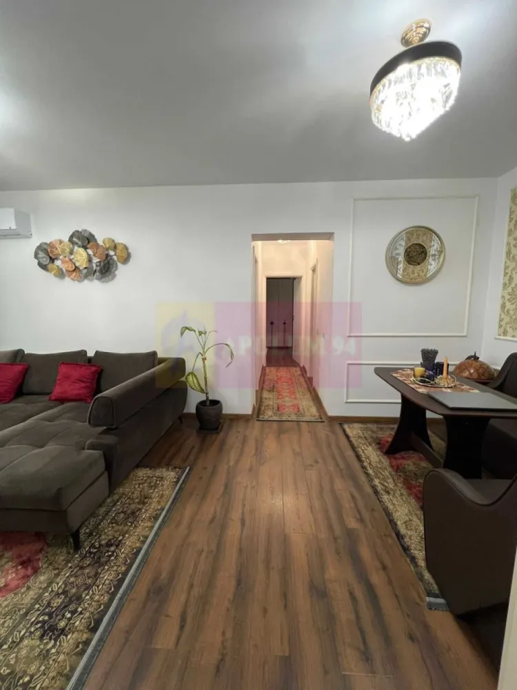 Mihai Bravu, Apartament 3 camere, mobilat luxos, si loc de parcare l - Agentia Apulum 94 va prezinta spre vanzare un apartament cu 3 camere | Mihai Bravu | 2 min metrou | Terasă 15 mp | Loc de parcare în subteran inclus în preț
Imobil finalizat în 2022.
 Suprafață totală: 96 mp
 Terasă generoasă: 15 mp
 Etaj: 3
 Loc de parcare 
Finisaje premium
Mobilier de calitate superioară, realizat pe comandă
Bucătărie complet utilată
Design modern, gata de mutare – nu necesită investiții suplimentare
Imobilul este nou, și acces excelent către mijloace de transport, centre comerciale, restaurante și alte puncte de interes urban.
Prețul este 290000 €,