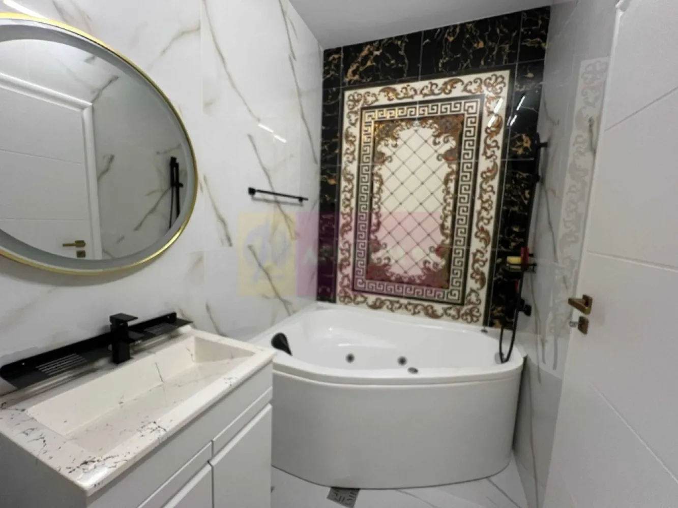 Mihai Bravu, Apartament 3 camere, mobilat luxos, si loc de parcare l - Agentia Apulum 94 va prezinta spre vanzare un apartament cu 3 camere | Mihai Bravu | 2 min metrou | Terasă 15 mp | Loc de parcare în subteran inclus în preț
Imobil finalizat în 2022.
 Suprafață totală: 96 mp
 Terasă generoasă: 15 mp
 Etaj: 3
 Loc de parcare 
Finisaje premium
Mobilier de calitate superioară, realizat pe comandă
Bucătărie complet utilată
Design modern, gata de mutare – nu necesită investiții suplimentare
Imobilul este nou, și acces excelent către mijloace de transport, centre comerciale, restaurante și alte puncte de interes urban.
Prețul este 290000 €,
