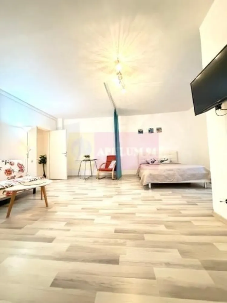 Studio 53 mp , LUX Nerva Traian, Decebal Mall Vitan - Agentia Imobiliara Apulum 94 va propune spre vanzare un studio-garsoniera mobilata amenajata lux 53 mp utili cu paza portar,bucatarie inchisa, vis -a- vis de Mall Vitan la 2 min de mers pe jos ,
Intretinere lunara foarte mica si pe timp de iarna, are aer conditionat, panou departitor japonez pt dormitor vs living ,camera dressing,pat,canapea extensibila,tv, frigider, aragaz, masina de spalat,cuptor cu microunde, balcon.Complet mobilata si renovata
Aceasta are o priveliste deosebita asupra zonei