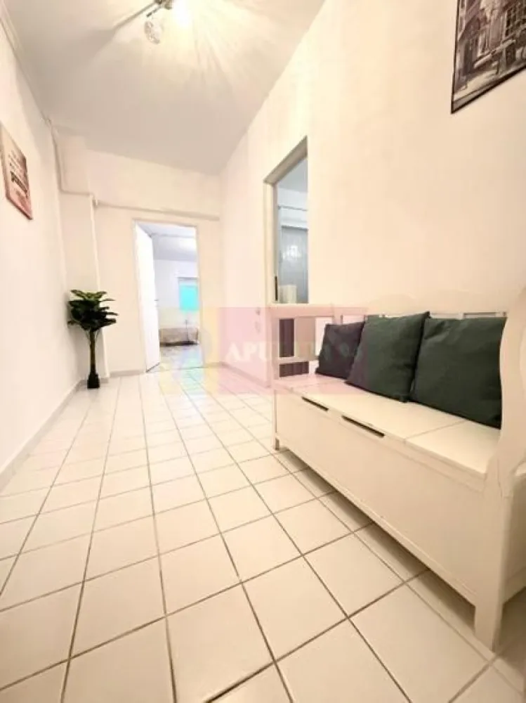 Studio 53 mp , LUX Nerva Traian, Decebal Mall Vitan - Agentia Imobiliara Apulum 94 va propune spre vanzare un studio-garsoniera mobilata amenajata lux 53 mp utili cu paza portar,bucatarie inchisa, vis -a- vis de Mall Vitan la 2 min de mers pe jos ,
Intretinere lunara foarte mica si pe timp de iarna, are aer conditionat, panou departitor japonez pt dormitor vs living ,camera dressing,pat,canapea extensibila,tv, frigider, aragaz, masina de spalat,cuptor cu microunde, balcon.Complet mobilata si renovata
Aceasta are o priveliste deosebita asupra zonei