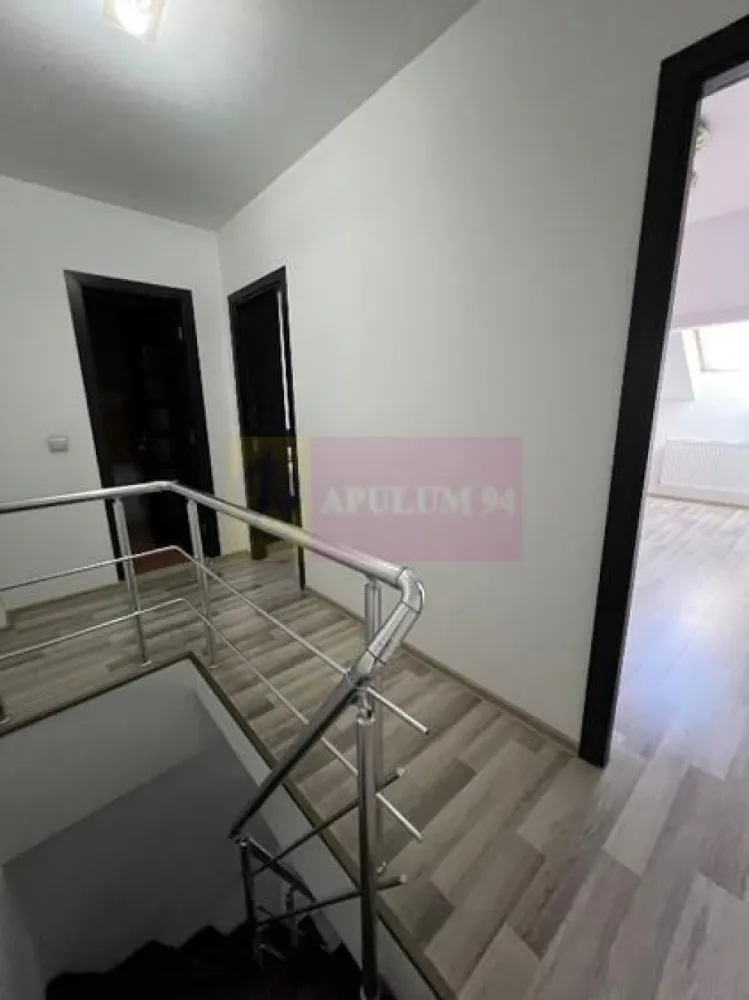 EXCEPTIONAL !!! Duplex, 3 camere in zona Colentine - Agentia Imobiliara Apulum 94 va propune spre vanzare un apartament duplex 3 camere etaj 5-6,suprafața 70 metri ,centrala proprie,electrocasnice și mobilier impecabil, a fost foarte puțin locuit.
Este poziționat cu vedere la lac,în fata blocului este stația de autobuz 282 la 300 m de Râul Colentina
Apartamentul este total amenajat,gresie,faianță,parchet,termopane și storuri exterioare din termopan