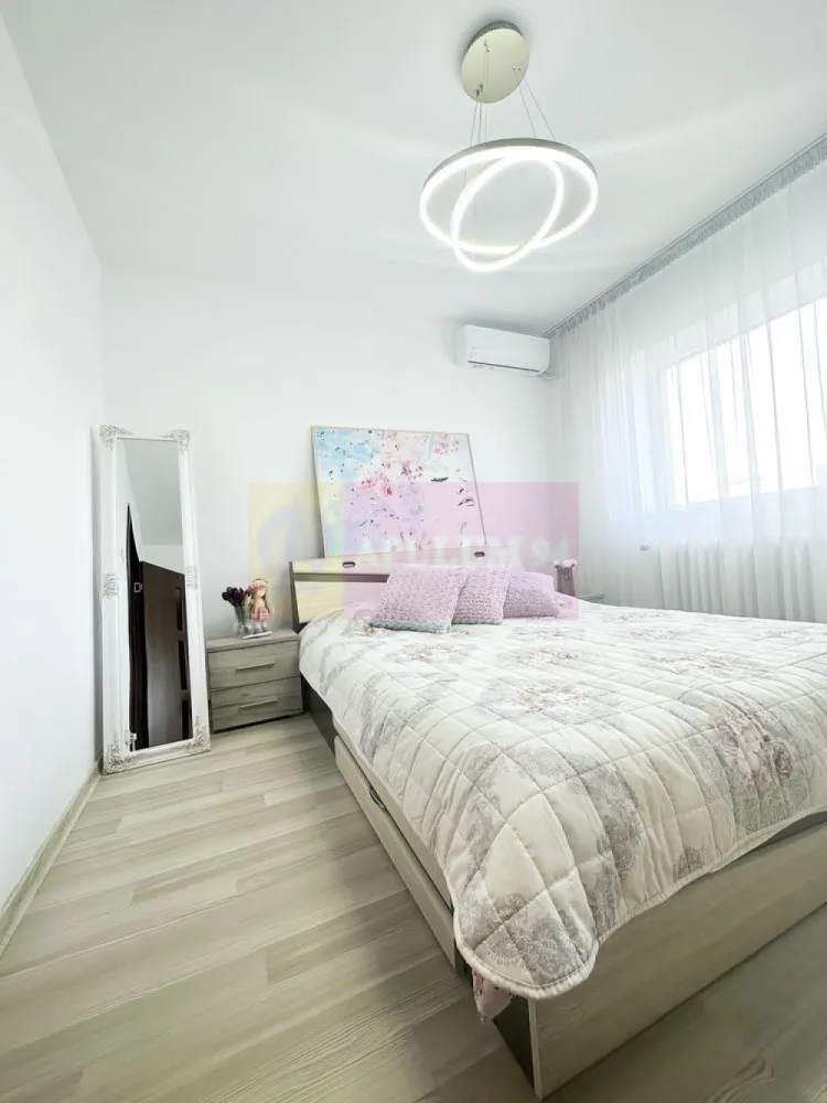 Apartament 2 camere la metrou Dristor - Agentia Imobiliara Apulum 94, va ofera un apartament format din 2 camere, langa metrou Dristor, renovat toamna 2025, fara sa fi fost la chirie
 Apartamentul este langa McDonald's.
Acesta are finisaje de lux.