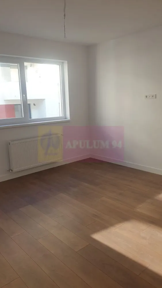 Apartament 2 camere finisaje lux, Complex Avangard - Agentia imobiliara Apulum 94 
Vă ofera spre vânzare un apartament finisat premium, situat într-un imobil modern cu regim de înălțime P+6E+7 retras.
Apartamentul este poziționat la etajul 5 din 7, are vedere spre Nord, beneficiază de lumină naturală echilibrată și se predă la cheie, cu predare imediată, fiind ideala atât pentru locuire, cât și pentru investiție.
✨Finisaje și dotări:
🔑Ușă de intrare Megadoor, lățime 100 cm – siguranță și design premium.
🚪Uși interioare PINUM, finisaj modern.
🪟Tâmplărie exterioară Salamander – 5 camere, izolație termică și fonică superioară
🚰🛁Bucătărie și baie placate cu marmură, echipate cu spoturi de iluminat încastrate
🚿Obiecte sanitare KOLO
🚿Baterii GROHE
🪵Parchet EGGER, 8 mm, trafic intens, durabil și elegant
🔥Centrală termică proprie pe gaz IMMERGAS
Utilități:
Apartamentul este conectat la toți furnizorii de utilități:
🔥gaz
energie electrică
apă – Apanova
canalizare – rețeaua orașului🔥