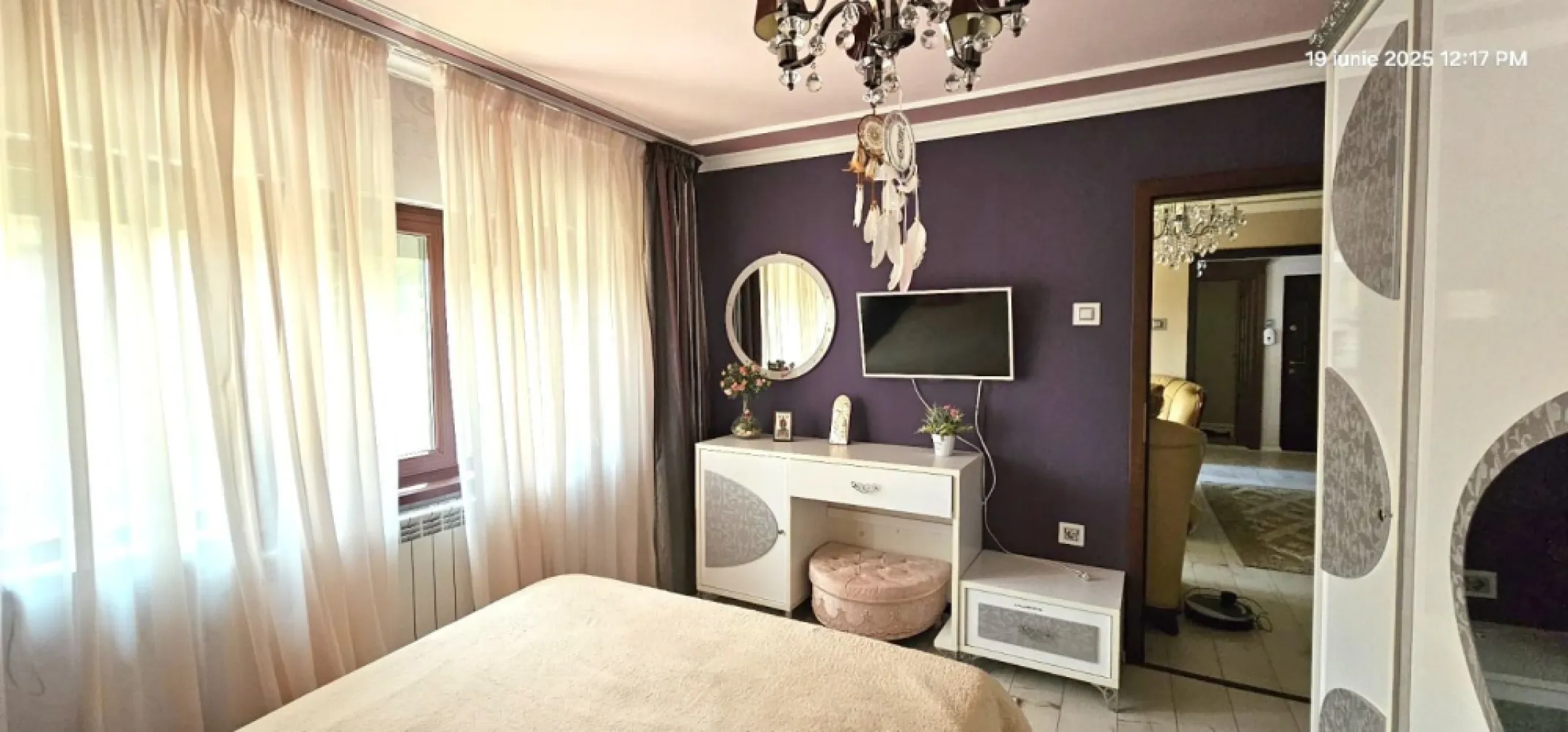 Apartament modern cu 3 camere de închiriat – Siderurgiștilor Vest - Vă propunem spre închiriere un apartament elegant și modern, cu 3 camere, situat într-o zonă excelentă din Siderurgiștilor Vest, în apropiere de Spitalul de Copii, Liceul Auto și Stadionul Oțelul. Locuința este amplasată la un etaj intermediar și este complet mobilată și utilată, pregătită pentru mutare imediată.
Caracteristici:
- 3 camere spațioase și luminoase
- Mobilier modern și finisaje de calitate
- Complet utilat și mobilat
- Etaj intermediar, confort sporit
- Ideal pentru închiriere pe termen lung
- Zonă liniștită, cu acces rapid către puncte de interes și mijloace de transport.
Localizare:
Apartamentul este situat în apropiere de:
- Spitalul de Copii
- Liceul Auto
- Stadionul Oțelul
- Casa Roșie
- Complex Flora
Condiții financiare:
Chirie: 600 Euro/lună 
Garanție: 600 Euro
Comision agenție: 50% + TVA din prima lună de chirie
Pentru mai multe informații sau pentru programarea unei vizionări, ne puteți contacta cu încredere.
 0746 252 252 – Liliana Ene
Consilier imobiliar – Mag Invest
O locuință modernă, într-o zonă foarte bună, care merită văzută!