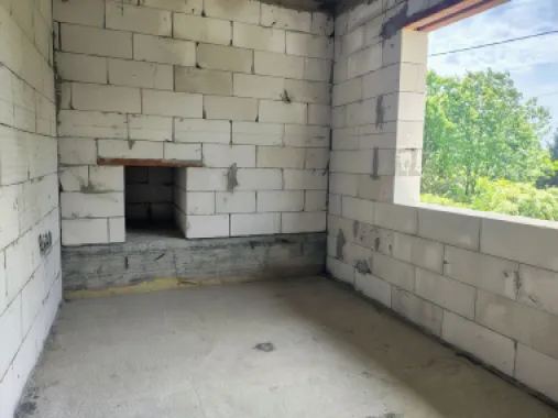 Casă la roșu, – Oradea, str. Caișilor. 175 000 E . Comision 0