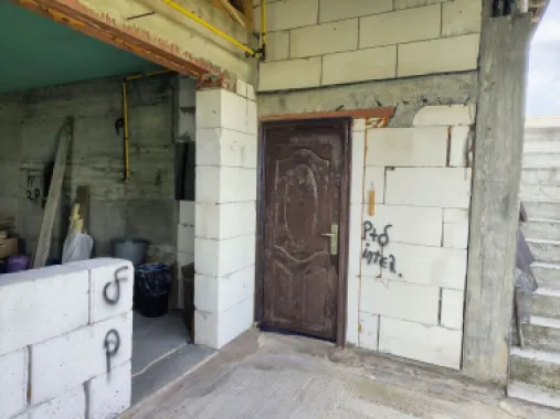Casă la roșu, – Oradea, str. Caișilor. 175 000 E . Comision 0