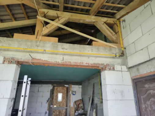 Casă la roșu, – Oradea, str. Caișilor. 175 000 E . Comision 0