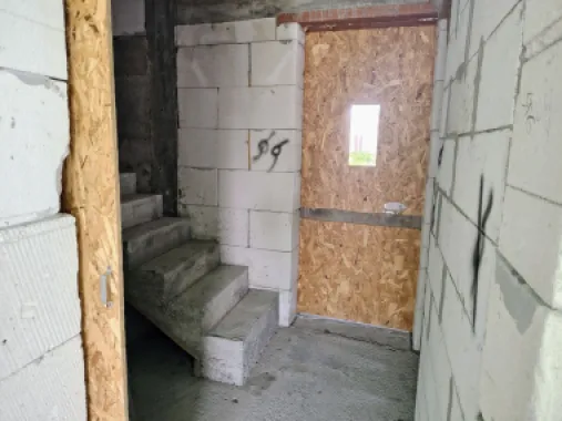 Casă la roșu, – Oradea, str. Caișilor. 175 000 E . Comision 0