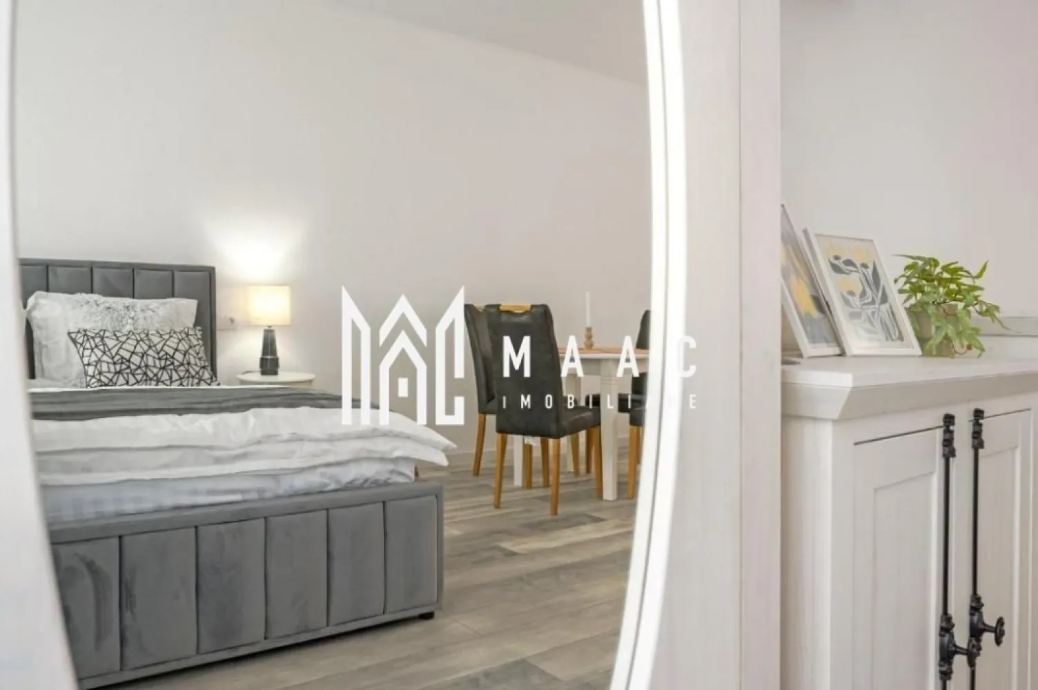 SUPER OFERTA | I APARTAMENT CENTRAL SIBIU I SUPERPRET - MAAC Imobiliare vă propune spre vânzare apartament, aflat si cu vedere în Piața Mică. Compartimentarea și detaliile referitoare la spațiu se discută la vizionare. Fiecare afacere existentă în spațiul de vânzare are o intrare separată, ideală pentru investiție. 
Spațiul este foarte elegant și eficient compartimentat și utilat, gata pentru preluarea afacerilor existente în locație care sunt operaționale momentan.
Pentru mai multe detalii precizati telefonic ca ati vazut anuntul cu CP3093914
