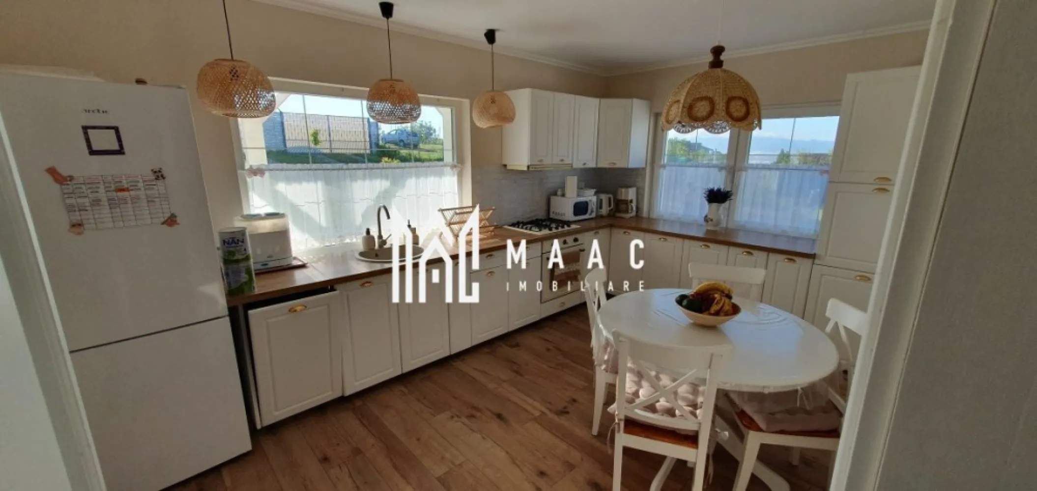 Casa individuala | 4 Camere | 695MP teren | Sura Mare - MAAC Imobiliare va propune spre vanzare o casa moderna situata la 4 km Sibiu -suprafata terenului este de 695mp, suprafata construita a casei este 116mp suprafata utila93mp terasa 30mp, garaj 47mp , pivniță 30 mp -casa este compartimentata astfel: +hol +bucatarie +living +2 dormitoare +2 bai +dressing -în zona momentan nu sunt utilități dar casa oferă toate condițiile: -alimentarea cu apa dintr-un put (24m adancime) cu sistem filtrare, stație dedurizare apa, stație dezinfecție UV. -canalizarea (fosa septica 2mc) -alimentarea electrica prin sistem off-grid cu 14 panouri fotovoltaice 6.3kw, invertor 8kw și stocare 15kw -încălzire în pardoseala cu termostate individuale in fiecare incapere prin sistem hibrid (centrala peleti și puffer cu rezistenta electrica pentru a utiliza surplusul de energie produsa de sistemul fotovoltaic în zilele însorite din iarna) -constructia este realizata din BCA cu fundație, stâlpi și centura de beton. Este izolata la interior (tavan) cu vata bazaltica, iar la exterior cu polistiren 10cm, apoi placata cu siding american (lambriuri PVC) -curtea este împrejmuita cu plasa de gard plus gard viu pe laterale, iar la drum pe plasa de gard este plantata iedera. -pe garaj este turnata o placa de beton, unde se poate amenaja o terasa -se vinde mobilata și utilata pentru mai multe detalii specificati ca ati vazutv anuntul cu ID: CP2546706 }}