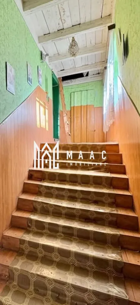 Casa 3 camere | Pivnita | Teren | Buia - Maac Imobiliare vă prezintă o proprietate deosebită, situată în satul Buia, comuna Șeica Mare, județul Sibiu. Această casă primitoare, cu un aer autentic ardelenesc, este alegerea ideală pentru cei care caută liniște, spațiu și potențial pentru diferite proiecte personale sau investiționale. Casa este compusă din: 3 camere luminoase, care pot fi reamenajate după preferințele viitorilor proprietari pivniță spațioasă cu boltă, perfectă pentru depozitare sau păstrarea produselor tradiționale curte și grădină generoasă, ideale pentru familie, activități gospodărești sau amenajări peisagistice cuptor de pâine tradițional, un element autentic cu valoare culturală șură, grajd și pod, spații versatile ce pot fi transformate în zone de depozitare, atelier, loc de recreere sau chiar spații turistice Casa se află într-o zonă centrală, accesibilă și liniștită, potrivită pentru: locuință permanentă casă de vacanță gospodărie tradițională investiție în agroturism Dacă sunteți în căutarea unui loc unde tradiția se împletește cu potențialul, această proprietate este alegerea perfectă. Pentru mai multe detalii si programarea unei vizionari, va invitam sa contactati Maac Imobiliare, specificând ID: CP2839793 }}