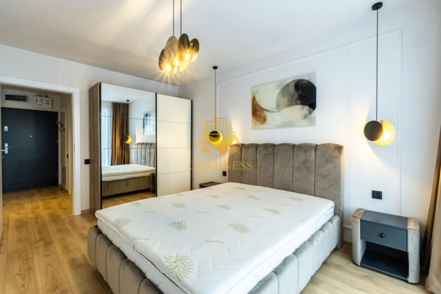 2 camere, Premium, bloc nou,terasa,Marasti Zona The Office,Record Park - GOLDNESS Imobiliare vă propune spre închiriere un apartament cu 2 camere complet mobilat și utilat, la etajul 7 într-un imobil de 7 etaje, în Cartierul Marasti.
Dispune de loc de parcare subterana!
Se află în apropierea stațiilor de transport în comun, magazine, restaurante, spații verzi, farmacii, etc. 

Apartamentul este compartimentat astfel:
 - dormitor cu pat matrimonial, dressing, noptiere
 - living cu bucatarie open space complet utilată și mobilată, canapea extensibilă, loc de servit masa 
 - baie cu cabina de dus, calorifer port prosop și dulap pentru depozitare.
 - terasa de 10 mp.

Imobilul este dotat cu toate cele necesare- centrală proprie, frigider, aragaz, hotă, mașină de spălat haine, etc. 

Dacă sunteți interesați de acest apartament și doriți să îl vizionați, dar și pentru alte oferte nu ezitați să ne contactați telefonic sau prin e-mail. Vă stăm la dispoziție!
Pentru intermediere se percepe un comision de 50% din prețul chiriei!