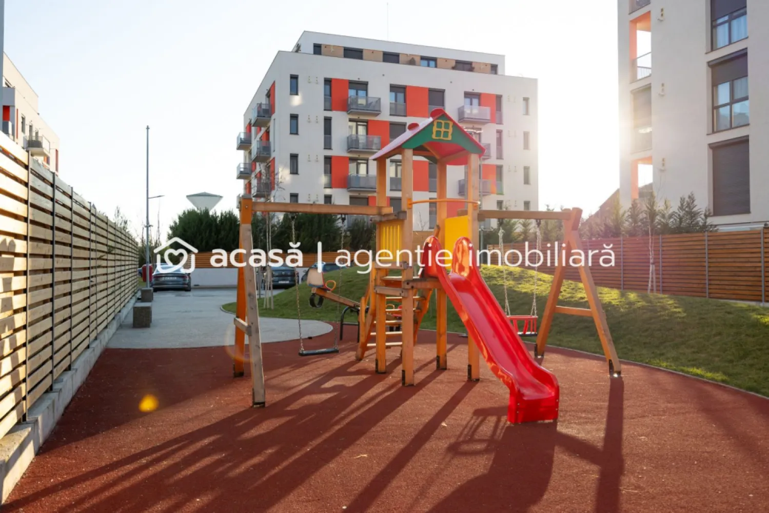 Apartament, etaj 2, bloc R39, Ared City Arad - Îți prezint un apartament cu 2 camere, situat la etajul 2, într-un bloc nou din R39 – ARED City (zona AFI), cu dotări moderne și acces direct la ARED ACTIVE PARK – un parc privat de 1,6 ha pentru relaxare și sport. Imaginează-ți cum cobori seara la o plimbare, fără să ieși din ansamblu. 

Detalii apartament:
2 camere | etaj 2
61 mp 
45 mp utili
1 dormitor + living cu bucătărie open space
1 baie + balcon
Loc de parcare inclus

Dotări care chiar contează:
✅ încălzire în pardoseală
✅ aer condiționat
✅ rolete electrice

ARED City este un ansamblu modern, în plină expansiune, cu infrastructură completă și acces rapid la AFI Mall, Atrium Mall, stadionul Francisc Neuman și servicii urbane.

Preț: 88.240 EUR + TVA (direct de la dezvoltator)
🚫 Fără agenții | achiziție directă

📞 Vrei detalii sau să programezi o vizionare? Sună acum 📲 0761 899 230 – Mihai Molnar 👤 Consultant vânzări ARED City 

Birou ARED CENTRU 📍 Bulevardul Decebal 2, Arad 

#aredcity #molnar #weareared #imobiliareArad #arad #aredactivepark #fun #family #investment