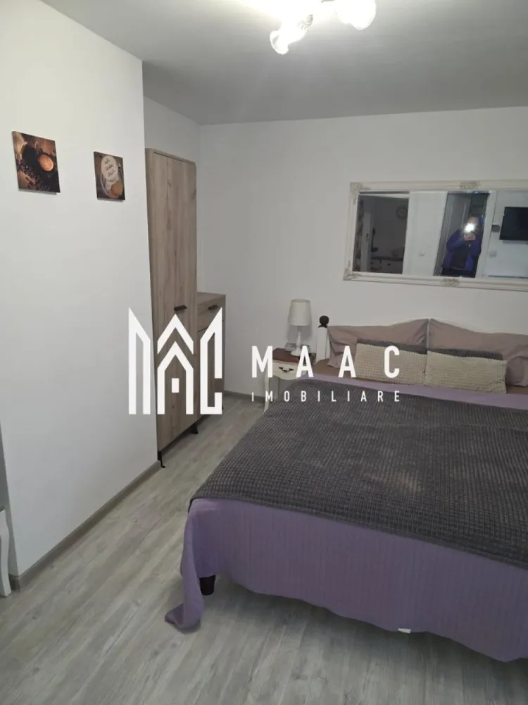 Garsoniera | 25 MP | Grădină | Pivniță | Central - Maac Imobiliare vă propune spre închiriere o garsonieră modernă situată într-un imobil liniștit, cu un mare avantaj: este singura locuință de pe palier, oferind un plus de intimitate și confort. Proprietatea este ideală pentru o persoană sau un cuplu care își dorește un spațiu bine organizat, într-o atmosferă calmă și plăcută. Garsoniera este complet mobilată și utilată, amenajată cu bun gust și atenție la detalii, astfel încât să ofere un ambient armonios și funcțional. Dispune de internet prin fibră optică și TV Smart, fiind pregătită pentru mutare imediată, fără alte investiții suplimentare. Un alt atu important îl reprezintă accesul la grădina comună, precum și existența unei pivnițe și a unei cămări proprii, situate la parter – spații ideale pentru depozitare și un plus de confort în viața de zi cu zi. Condiții de închiriere: Se percepe garanție în cuantumul unei chirii lunare. Pentru mai multe detalii și programarea unei vizionări, contactați Maac Imobiliare, specificând ID: CP2854961 }}