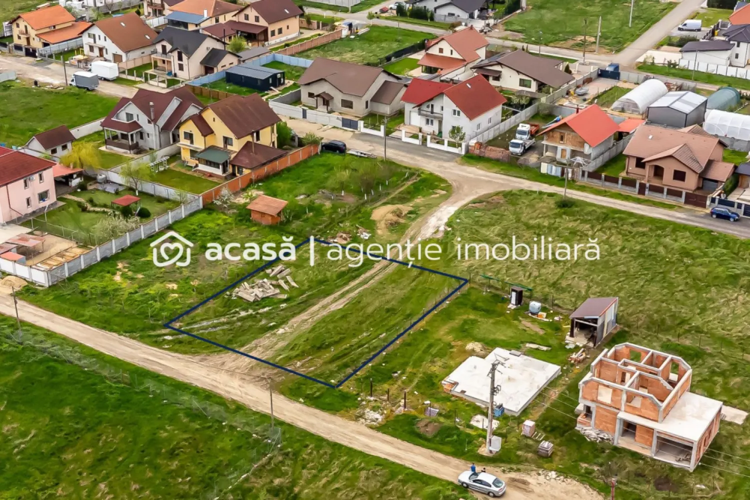 PRET NOU! Teren intravilan 748 mp - Sanleani, Arad - COMISION 0% - De vânzare teren de casă în Sânleani, la doar câțiva kilometri de Arad, cu o suprafață de 748 mp și un front stradal generos de 25 metri liniari.

✅ Ideal pentru construcția unei case – suficient spațiu pentru a-ți face locuința exact așa cum îți dorești!
✅ Utilitățile disponibile – gaz, curent, apă în fața parcelei
✅ Situat într-o zonă liniștită, perfectă pentru familii sau pentru cei care caută relaxare departe de agitația orașuluit
✅ Acces facil către Arad – locație excelentă pentru cei care lucrează în oraș, dar vor liniștea de la țară

Preț avantajos! Contactează-mă pentru mai multe detalii și pentru a programa o vizionare.

📞 0755 274 519 - Daniel Hord - Consultant imobiliar

Nu dispui de toată suma? Te ajutăm noi gratuit! Îți obținem oferte de la 16 bănci
Ai o proprietate de vânzare în Arad și vrei să știi cât valorează cu adevărat?
Sună-mă pentru o evaluare GRATUITĂ!

Birou: ACASĂ | Agenție imobiliară Arad 
Adresă: Bulevardul Decebal 2, Arad 310133