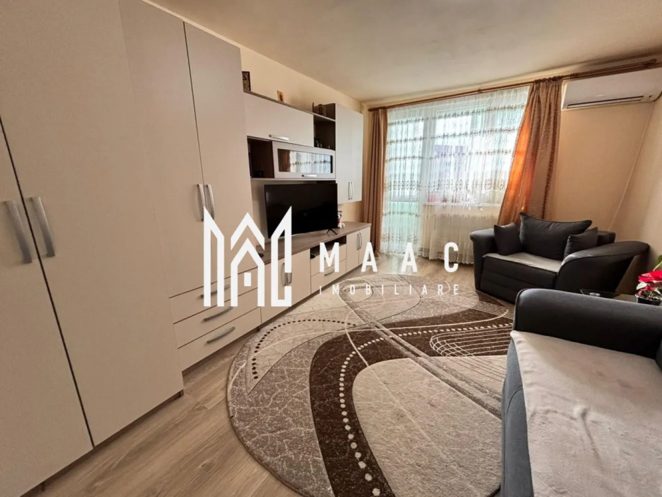 Apartament 2 camere | 54 MPU | Etaj 3 | Lift | Str Rahovei | hipodrom 3 - MAAC Imobiliare vă propune spre vânzare un apartament cu 2 camere, situat la etajul 3 din 10, într-un imobil bine întreținut. Caracteristici proprietate: Suprafață utilă: 54 mp Apartament cu 2 camere, compartimentare funcțională Balcon închis cu geamuri termopan Pivniță înscrisă în cartea funciară Spații de depozitare interioare Alte detalii: Etaj intermediar Bloc cu regim de înălțime P+10 Magazine, școli și grădinițe în apropiere Acces rapid la mijloacele de transport în comun Pretabil pentru investiție, datorită poziționării și compartimentării Pentru mai multe detalii precizati telefonic ca ati vazut anuntul cu ID: CP2862074 }}