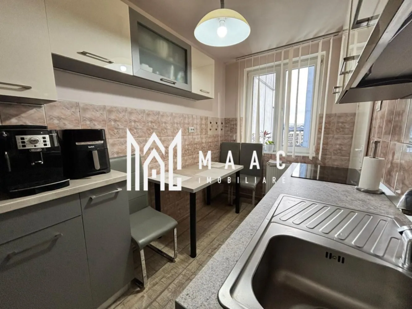Apartament 2 camere | 54 MPU | Etaj 3 | Lift | Str Rahovei | hipodrom 3 - MAAC Imobiliare vă propune spre vânzare un apartament cu 2 camere, situat la etajul 3 din 10, într-un imobil bine întreținut. Caracteristici proprietate: Suprafață utilă: 54 mp Apartament cu 2 camere, compartimentare funcțională Balcon închis cu geamuri termopan Pivniță înscrisă în cartea funciară Spații de depozitare interioare Alte detalii: Etaj intermediar Bloc cu regim de înălțime P+10 Magazine, școli și grădinițe în apropiere Acces rapid la mijloacele de transport în comun Pretabil pentru investiție, datorită poziționării și compartimentării Pentru mai multe detalii precizati telefonic ca ati vazut anuntul cu ID: CP2862074 }}