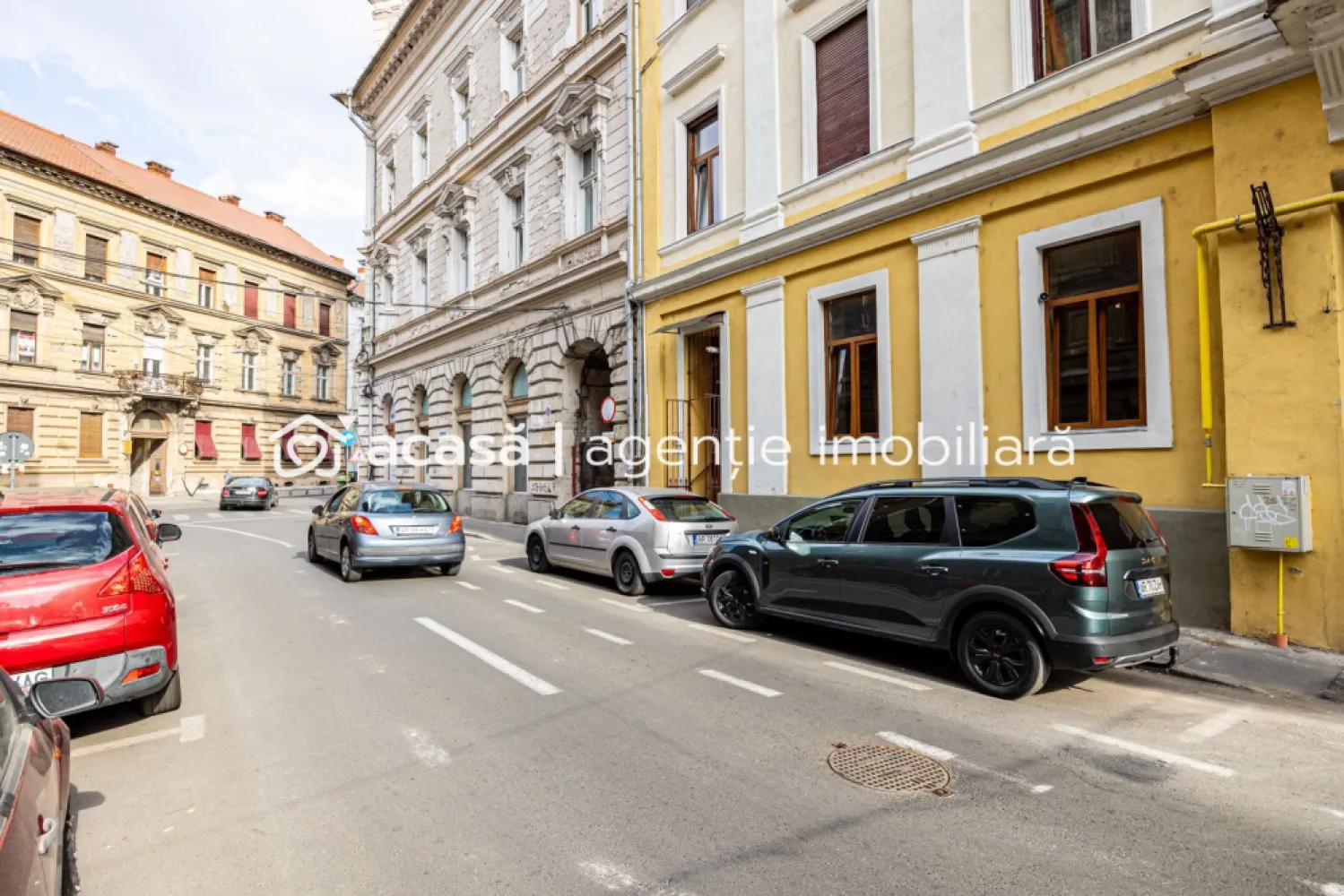 Spațiu comercial strada Episcopiei nr 1, Pregătit pt afacerea ta! - Vă propun spre achiziție un spațiu comercial într-o locație cu vad intens și accesibilitate maximă?

Suprafața interioara a spațiului este de cca. 75 mp utili, situat la doar câțiva pași de Bulevardul Revoluției, Primaria Arad, una dintre cele mai circulate și apreciate zone ale orașului. 
Locația oferă acces direct din stradă, ideal pentru atragerea clienților cât și acces secundar din curtea imobilului.

Spațiul este amenajat pentru a funcționa ca salon de înfrumusețare, având branșamente la apă și scurgere, dar se poate adapta ușor pentru: magazin, cabinet medical, birou sau reprezentanță. 

Vizibilitatea excelentă și fluxul constant de pietoni și mașini transformă acest imobil într-o investiție sigură și profitabilă.

Nu rata ocazia de a-ți dezvolta afacerea într-un spațiu central, cu vad garantat!
📞 Contactează-mă telefonic Andrei Caracioni, 0757 662 907 pentru detalii și programarea unei vizionări.

Nu dispui de toată suma? Te ajutăm noi gratuit! Îți obținem oferte de la 16 bănci.

Ai o proprietate de vânzare în Arad și vrei să știi cât valorează cu adevărat?
Sună-mă pentru o evaluare gratuită, fără obligații.

Birou: ACASĂ | Agenție imobiliară Arad
Bulevardul Decebal 2, Arad 310133

Cod proprietaate: CP2674396
