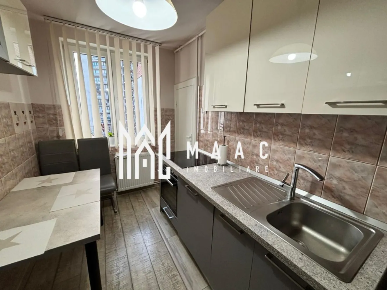 Apartament 2 camere | 54 MPU | Etaj 3 | Lift | Str Rahovei | hipodrom 3 - MAAC Imobiliare vă propune spre închiriere un apartament cu 2 camere, situat la etajul 3 din 10, într-un imobil bine întreținut. Caracteristici apartament: Suprafață utilă: 54 mp Apartament cu 2 camere, compartimentare funcțională Balcon închis cu geamuri termopan Pivniță pentru depozitare Spații de depozitare interioare Alte detalii: Etaj intermediar Bloc cu regim de înălțime P+10 Magazine, școli și grădinițe în apropiere Acces rapid la mijloacele de transport în comun Potrivit pentru închiriere pe termen lung Condiții: Nu se acceptă animale de companie Nu se acceptă studenți Pentru mai multe detalii precizati telefonic ca ati vazut anuntul cu ID: CP2862108 }}