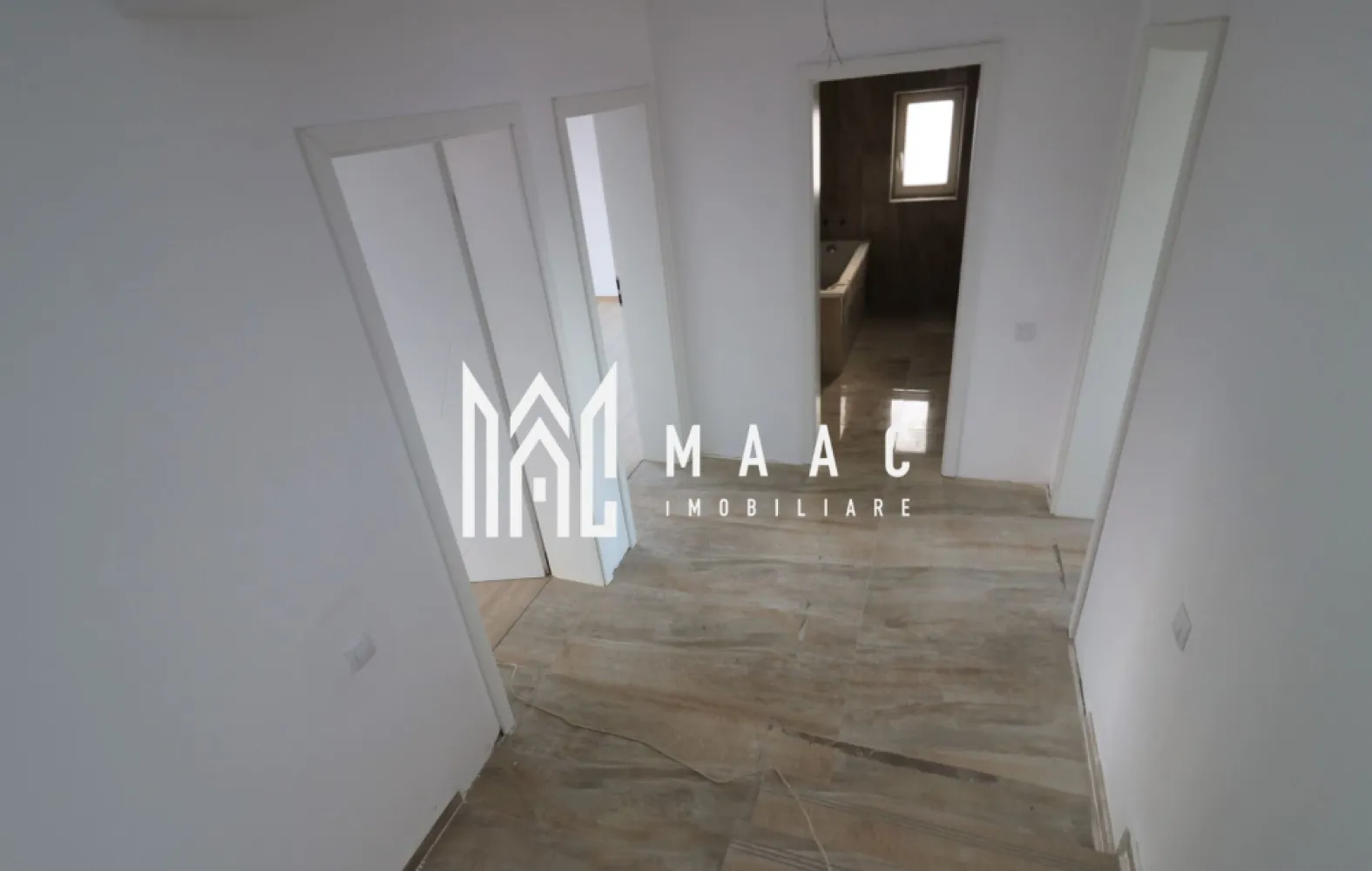 Casa individuala 5 camere | Terasa | 155 mpu | Viile Sibiului - MAAC Imobiliare va propune spre vanzare o casa cu o vedere panoramica superba in Viile Sibiului.

Casa are o suprafata de 160 MPU si un teren de 354 MP si este compartimentata astfel:

Parter:
- Livingul deschis cu loc de luat masa si bucatarie in suprafata totala de 61,6 mpu
- Birou
- Baie de serviciu
- Terasa exterioara de 27,3 mpu

Etaj:
- 3 dormitoare din care doua cu dressing
- 2 bai
- 2 balcoane
- Casa scarii

Terasa supraetajata cu loc de depozitare in suprafata de 151 mpu.

Curte:
- 1 terasa
- spatiu verde
- suprafata libera de 201 MP
- 2 locuri de parcare

Aceasta beneficiaza de urmatoarele facilitati:
- Finisaje de înaltă calitate
- 2 terase exterioare
- Aleea pietonala / intrarea / curtea placata cu pavaj
- Uși exterioare și geamuri termopan
- Usi interioare modulare 
- 2 locuri de parcare in curtea din fata casei
- Izolatie exterioara
- Hidroizolatie pe terasa si balcoane.
- Centrala termica prin condensare 

Pentru mai multe detalii spuneti ca ati vazut anuntul cu ID: CP2497603