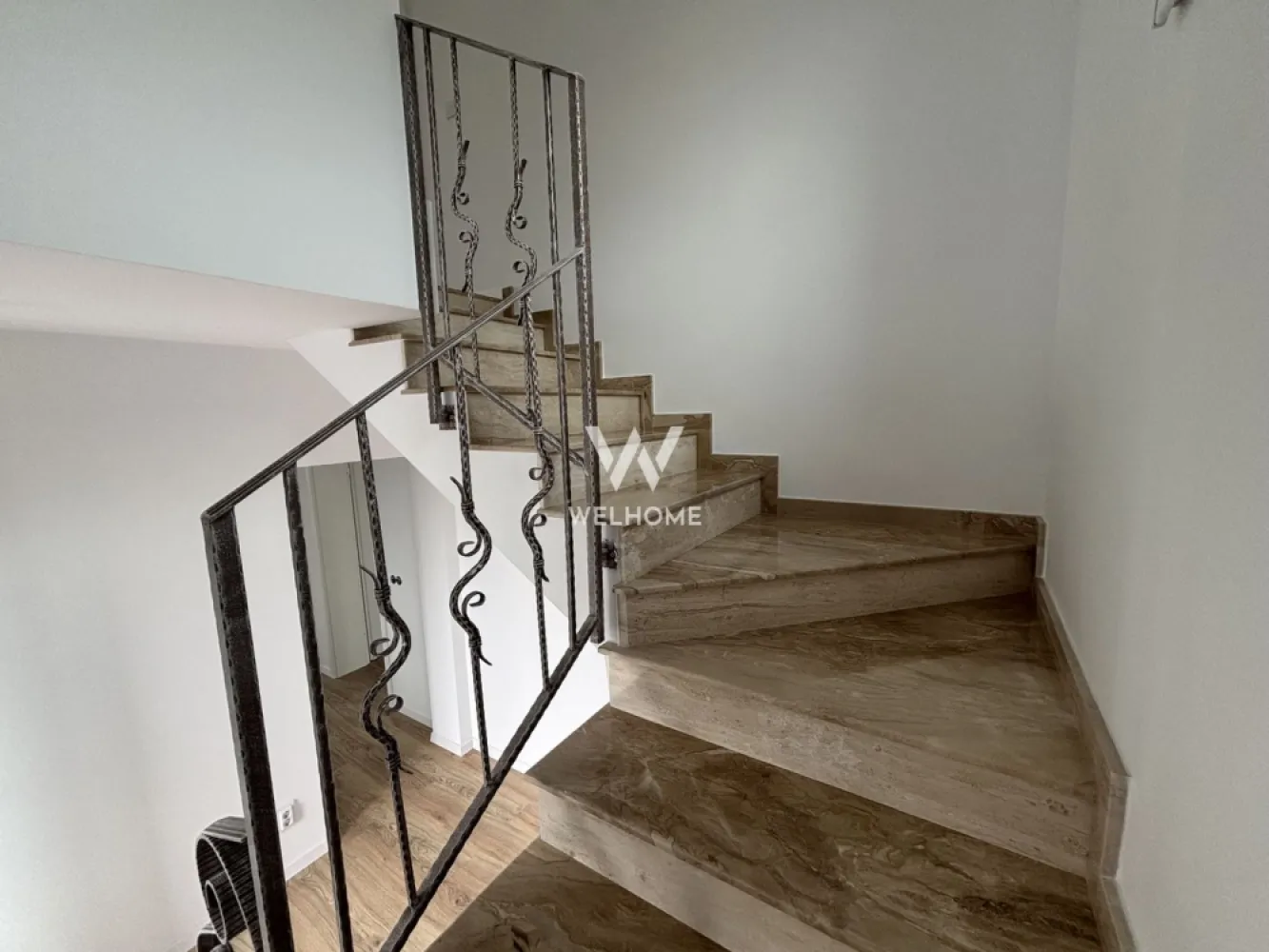 Casa nouă cu 4 camere și curte generoasă – Șelimbăr Triajului