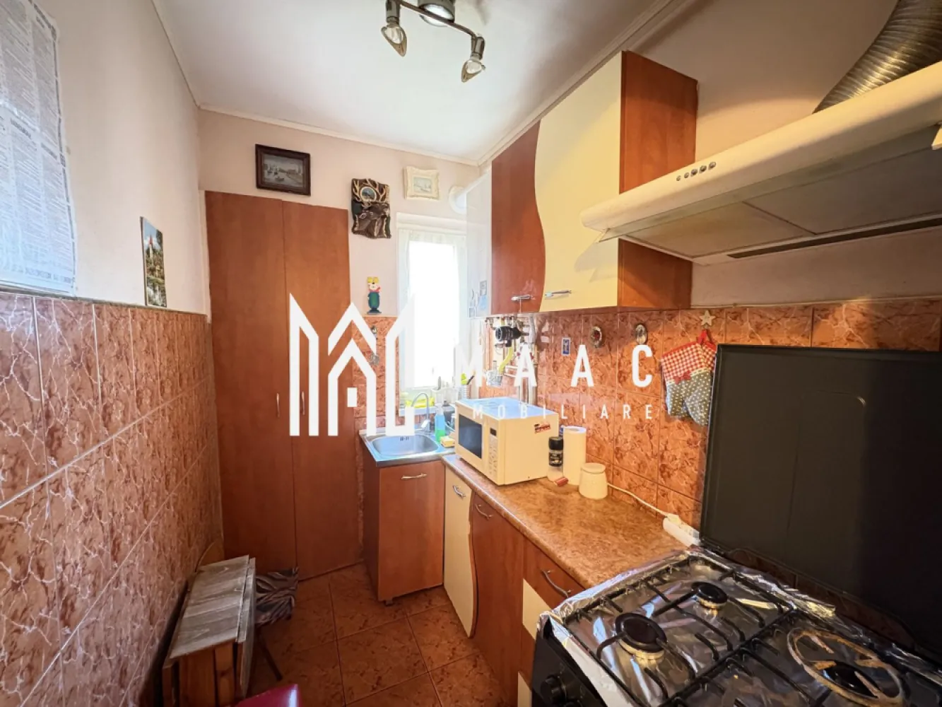 Apartament 2 camere I Mobilat/utilat I Zona Cedonia - MAAC imobiliare va propune spre vânzare un apartament cu 2 camere în zona Cedonia, o zonă plină de avantaje ,grădiniță ,școală ,liceu ,magazine toate la maxim 2 min de mers pe jos. Apartamentul este situat la etajul 4 fără vecini deasupra. Centrala este nouă, în garanție. Se vinde complet mobilat și utilat. Pentru mai multe detalii precizați ca ați văzut anunțul cu ID:CP2862377 }}
