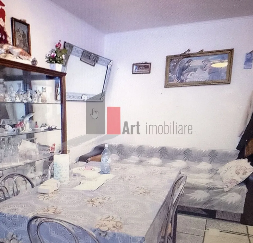 Drumul Taberei - Valea Argesului - 2 camere - Drumul Taberei - Valea Argesului, 1/10, confort 2, decomandat, balcon mare, liber. Apartamentul necesita renovare. Blocul se afla in apropierea metroului, STB, numeroase centre comerciale, scoli, gradinita, LIDL, Kaufland, Penny.