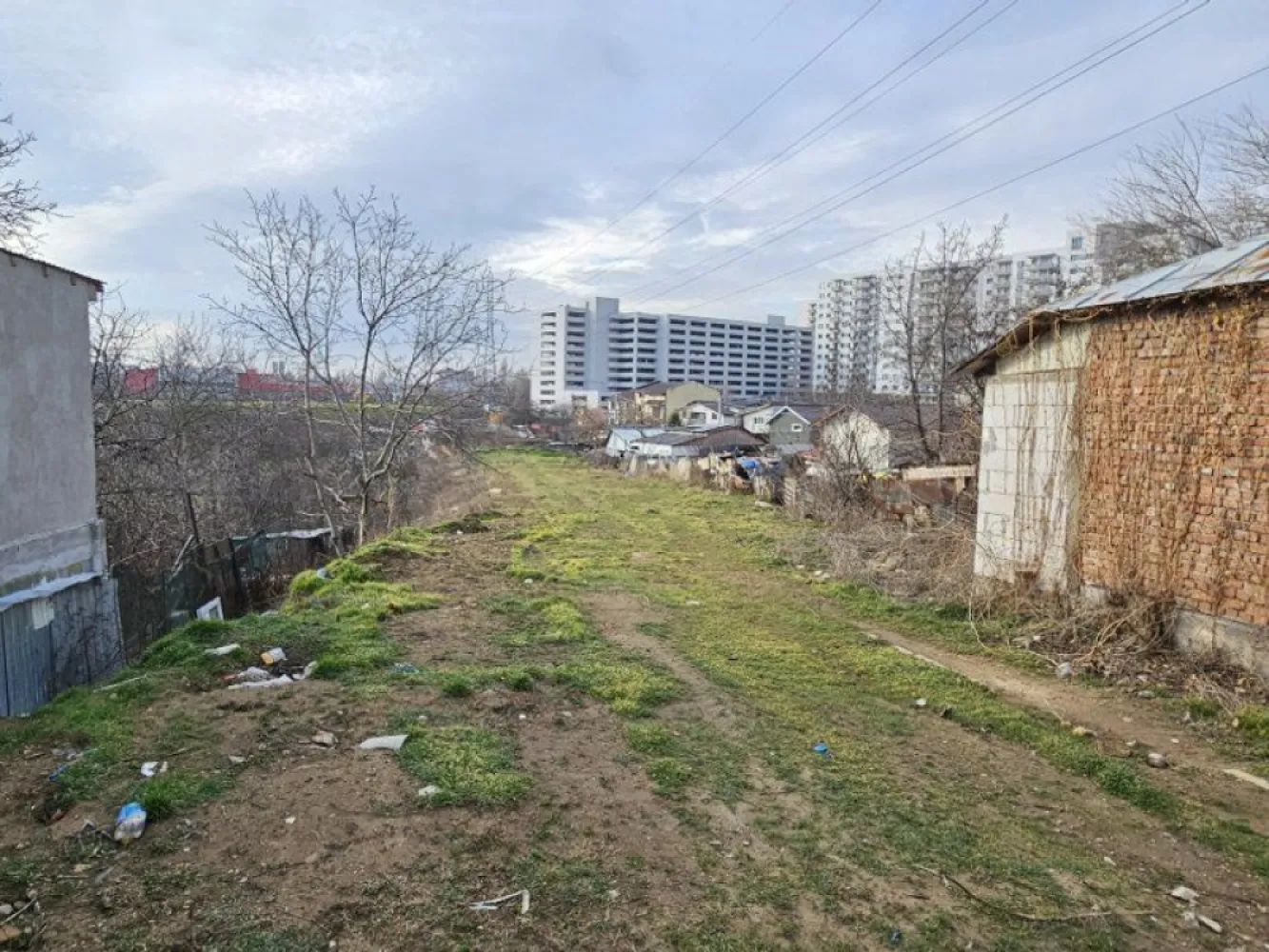 Catelu Ilfov de vanzare teren 1300 mp - K Imobiliare propune spre vanzare in zona A2 Catelu in apropiere de Metrou Anghel Saligny teren intravilan suprafata 1300 mp deschidere la strada cu toate utilitatile.