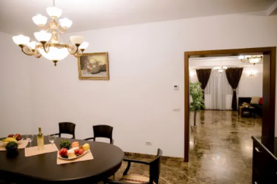 Universitate apartament 5 camere 220 mp de inchiriat