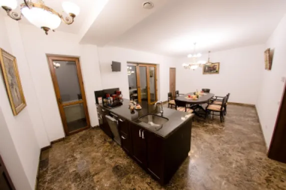 Universitate apartament 5 camere 220 mp de inchiriat