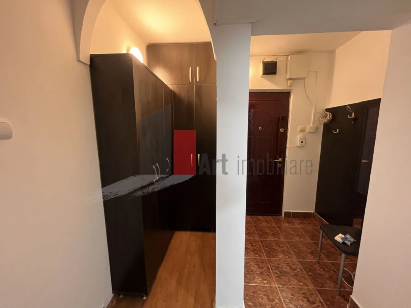 Drumul Taberei Plaza - Dr Taberei, la 5 min de metrou Parc Dr Taberei, intre Moghioros si Plaza Romania, parter/4, confort 1, decomandat, liber, utilat si mobilat, cu imbunatatiri, bloc reabilitat.Blocul este pozitionat aproape de metrou, tramvai 41, STB, parc si piata , LIDL si la 7 min de Lujerului. Actele sunt pregatite pentru vanzare.