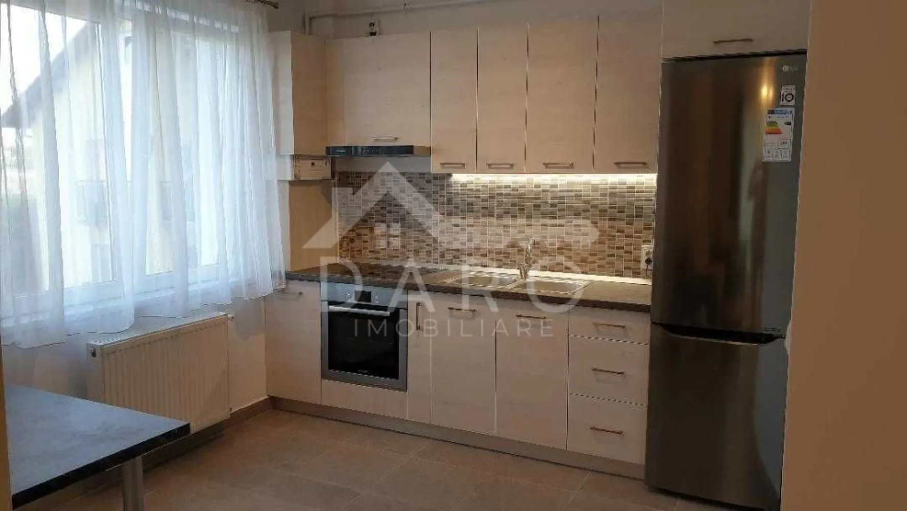 Inchiriere apartament 2camere+loc de parcare Tudor - Oferta de inchiriere apartament cu 2 camere in zona Tudor!
-constructie 2019,bloc cu regim de inaltimeP+4+M
-suprafata de 65mp,etajul2
-apartamentul este complet mobilat si utilat,cu finisaje premium
-zona foarte accesibila,aproape de magazine alimentare(lidl,kaufland,Merkur,Auchan,Shopping City mall,sala de fitness Agora,spalatorie auto).
-centrala proprie,electrocasnice top
-loc de parcare in parcare privata cu bariera!