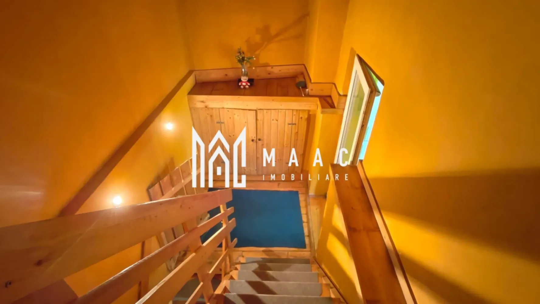 Apartament 3 camere la casa I Curte I 55 MPU I Selimbar - MAAC Imobiliare vă propune spre închiriere un apartament cu 3 camere situat în Selimbar într-o zonă liniștită. 

Apartamentul dispune de o suprafață utilă de 55 mp și este compartimentat eficient, oferind un spațiu confortabil și primitor, ideal pentru un stil de viață modern.

Locuința este compusă dintr-un dormitor luminos, bucătărie complet mobilată și utilată, baie și zonă de birou, perfectă pentru lucru de acasă sau studiu. Apartamentul beneficiază de centrală proprie, mașină de spălat și toate facilitățile necesare pentru confortul de zi cu zi.

Imobilul este situat într-o zonă liniștită și apreciată, cu acces facil către punctele de interes din împrejurimi. Zona oferă un ambient plăcut, ideal pentru relaxare, fiind potrivită atât pentru cupluri, cât și pentru persoane care își doresc confort și intimitate.

Pentru mai multe detalii și programarea unei vizionări, precizați telefonic că ați văzut anunțul cu CP3094483