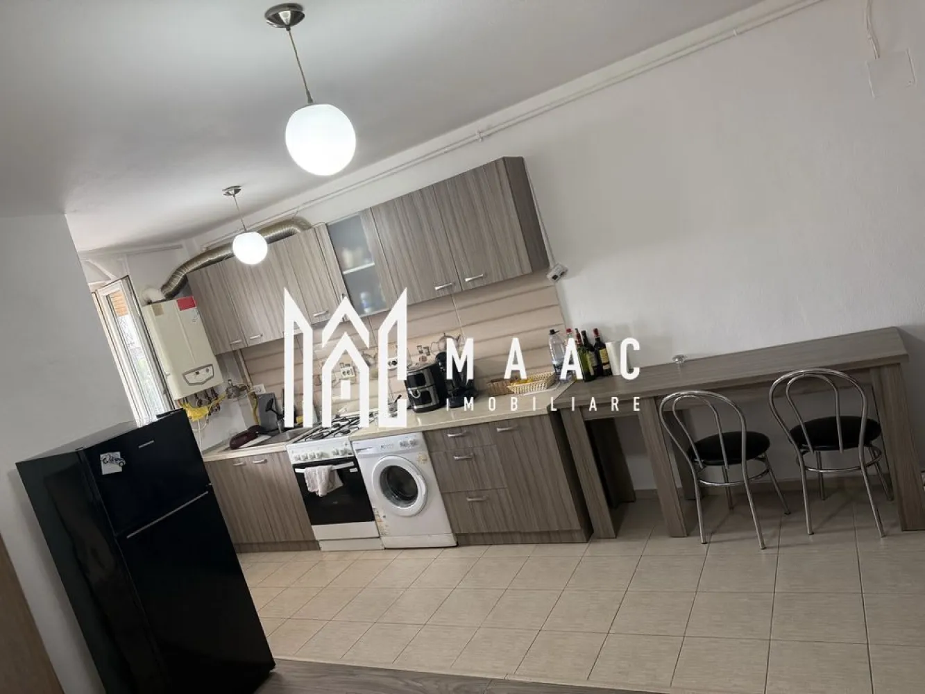 Apartament 2 camere | 45MPU | Balcon | Arhitectilor - MAAC Imobiliare vă propune spre închiriere un apartament modern cu 2 camere, în zona Cartierul Arhitectilor – o locație apreciată pentru accesul facil către magazine, mijloace de transport și puncte de interes ale orașului.

Apartamentul este complet mobilat și utilat, fiind ideal pentru un cuplu sau o persoană care își dorește confort, liniște și un spațiu luminos. Locuința este curată, bine întreținută și disponibilă începând cu luna iunie.

Beneficiază de:

centrală termică proprie
internet și cablu TV
electrocasnice complete
balcon
loc de parcare privat
debara exterioară pentru depozitare suplimentară

Apartamentul oferă un ambient plăcut și funcțional, fiind pregătit pentru mutare imediată.

Pentru informații suplimentare, menționează codul ID: CP3081573